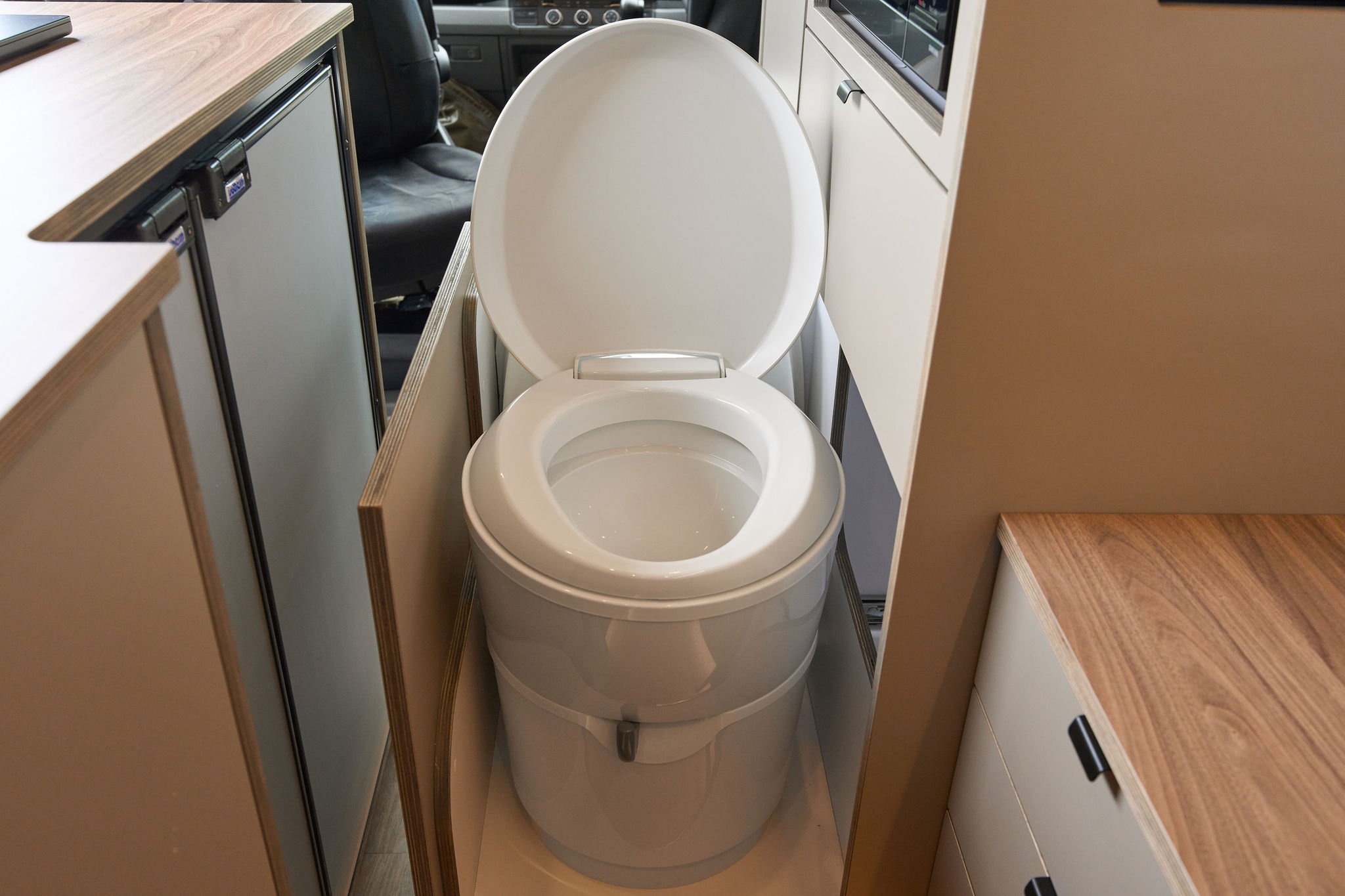 toilet-XLWB-vw-crafter-matt-and-dans-campervan.jpg