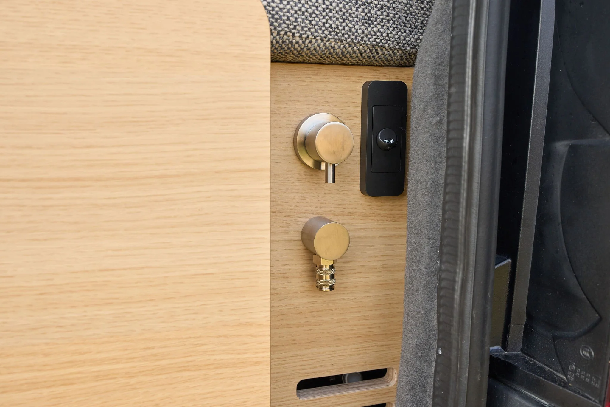 Matt-and-dans-campervans-mercedes-sprinter-4x4-exterior-shower.jpg