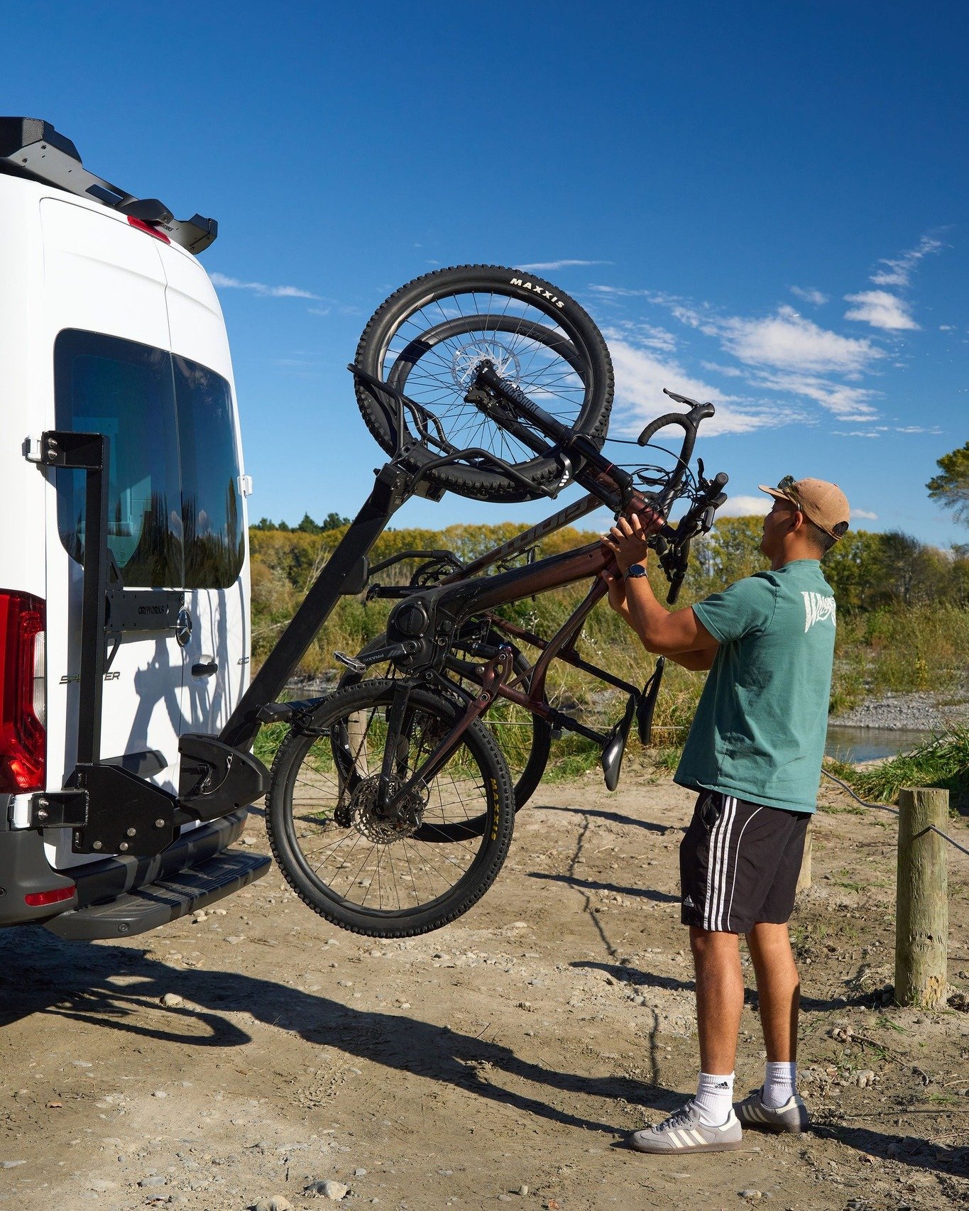 How good are these completely custom bike racks? 

@oriworksnz  worked their magic and modified an existing Thule bike rack to suit the needs of a customer. This features a designed and built custom rear door mount that works in conjunction with the 