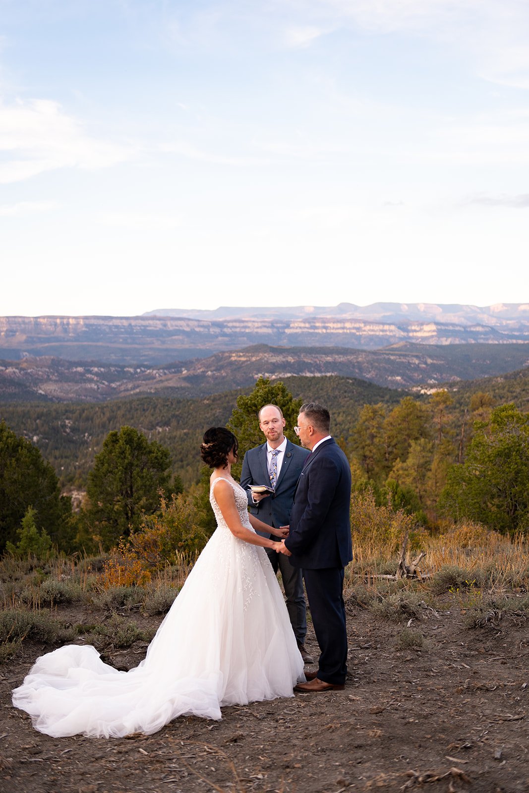 Oct-15-22-Leigha-Doug-Zion-sneaky-peakies-24.jpg