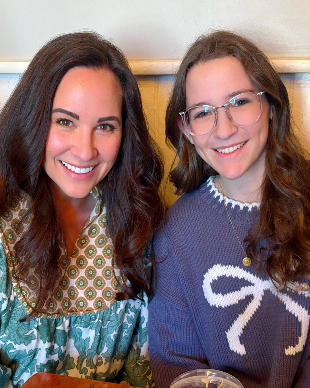 Friday meet-up! @jhaleauthor and former Harpeth Road intern @taylorhill2206_ had a little meeting today, chatting all things books and publishing! 

#teamwork #teamworkmakesthedreamwork #harpethroad #harpethroadpress