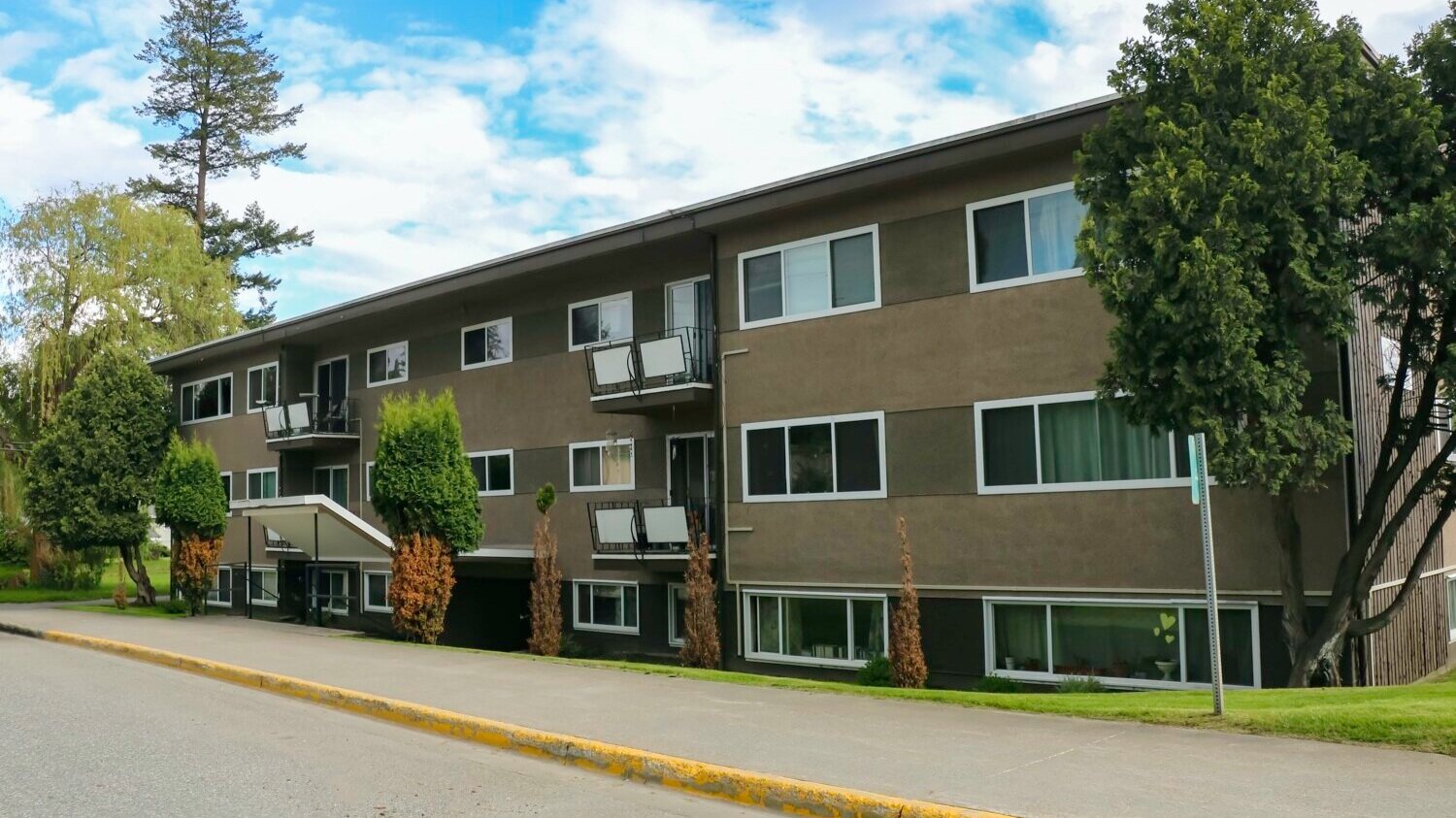 fircrest-apartments-110-bowron-ave-quesnel-front-of-building.jpg