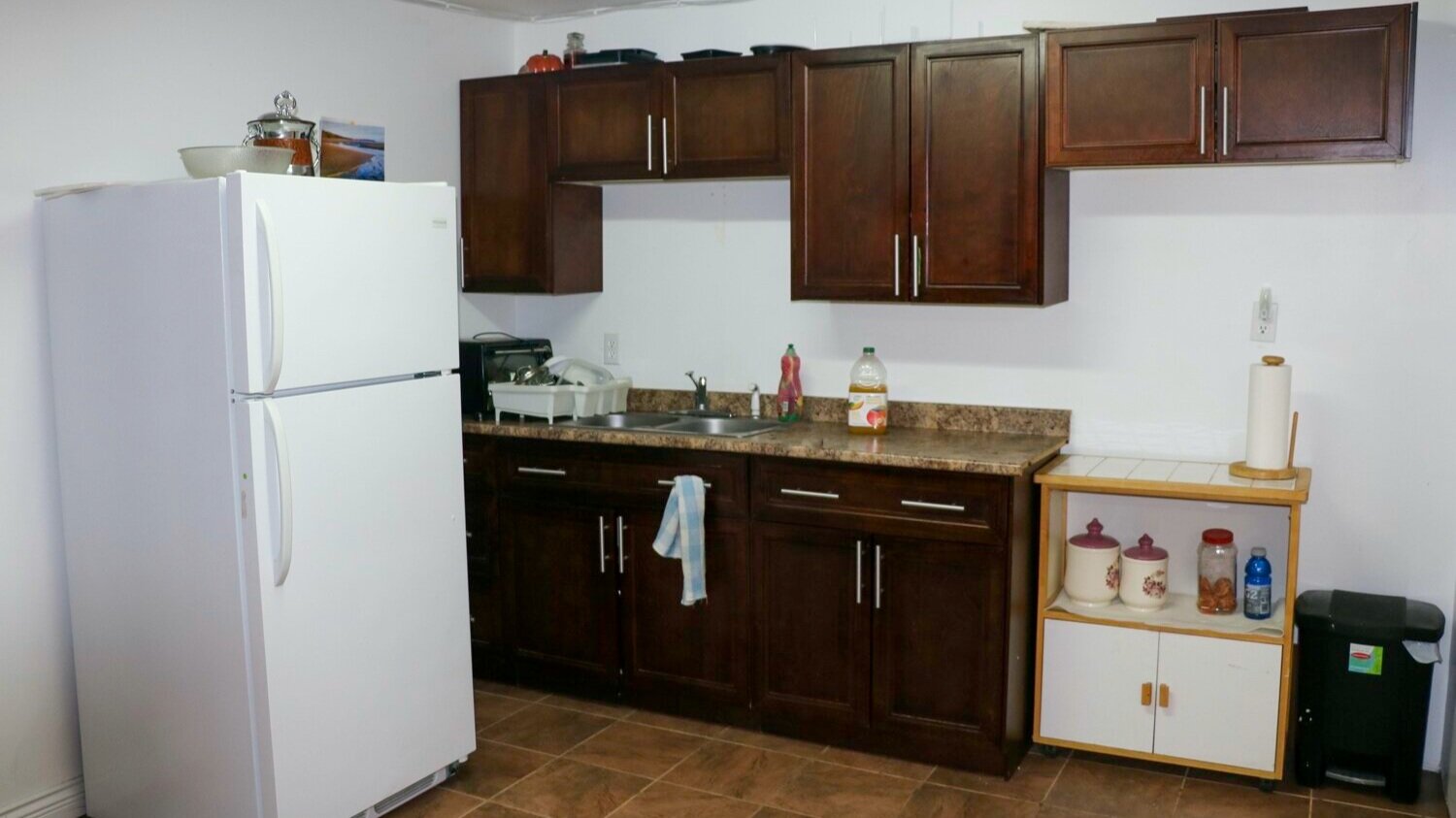 fircrest-apartments-110-bowron-ave-quesnel-owners-suite-kitchen.jpg