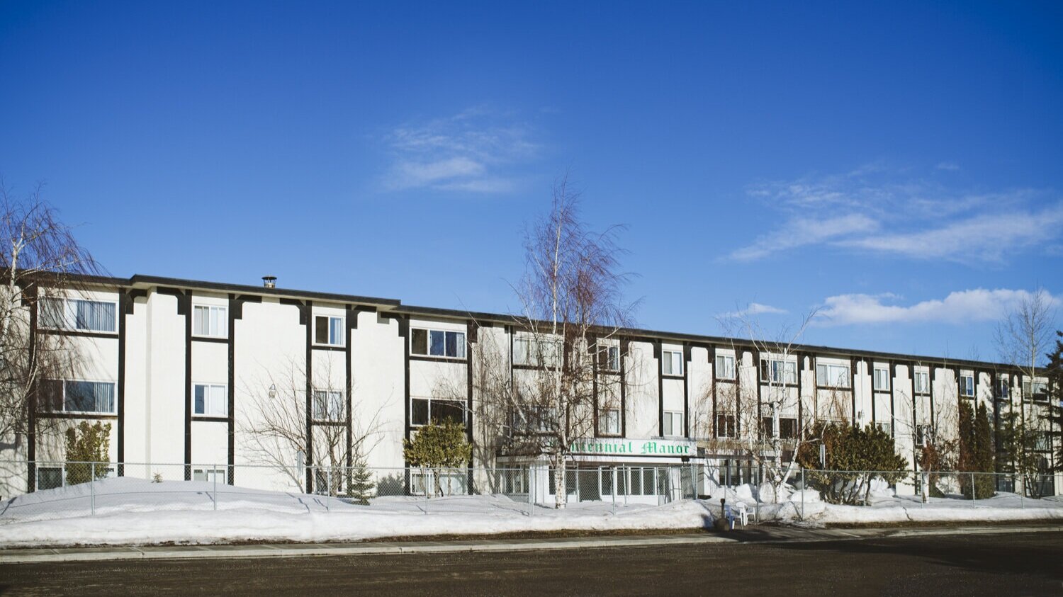 Centennial+Manor+-+10417+13+St%2C+Dawson+Creek+-+Building+Front.jpg