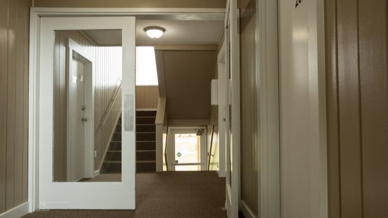 702+-+730+Kuldo+Blvd%2C+Kitimat+-+interior+hallway.jpg