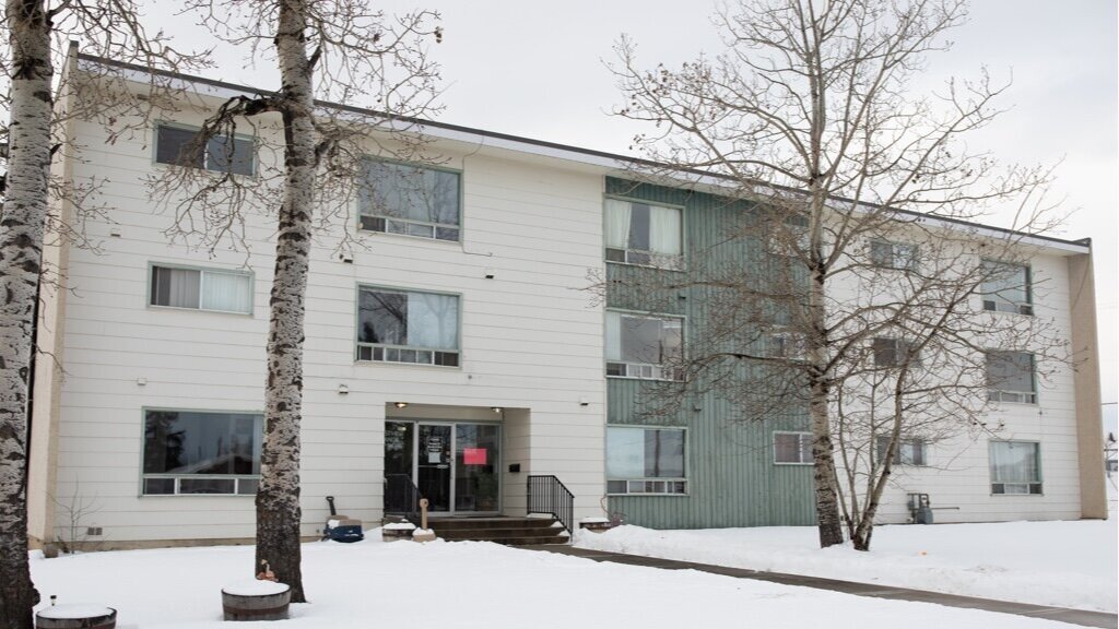 crestview-apartments-1617-108-ave-dawson-creek-Building+Front+Angle.jpg