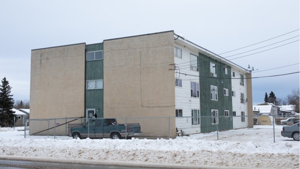 crestview-apartments-1617-108-ave-dawson-creek-Building+Side.jpg