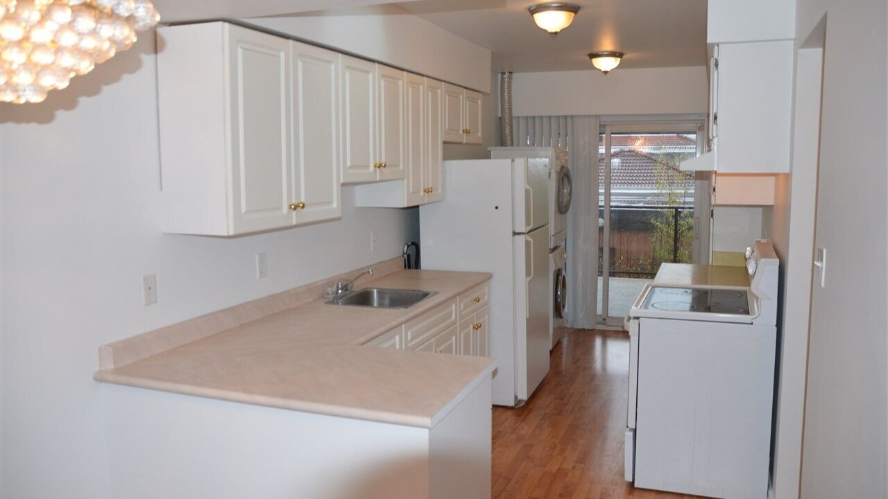 1345-1356-e-16th-ave-vancouver-4plex-Kitchen+3.jpg