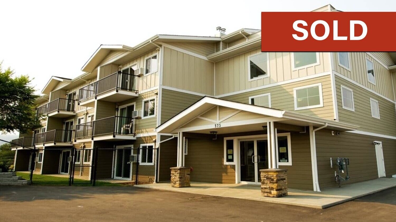 golden-vista-suites-375-cherry-ave-kamloops-sold-building-front.jpg