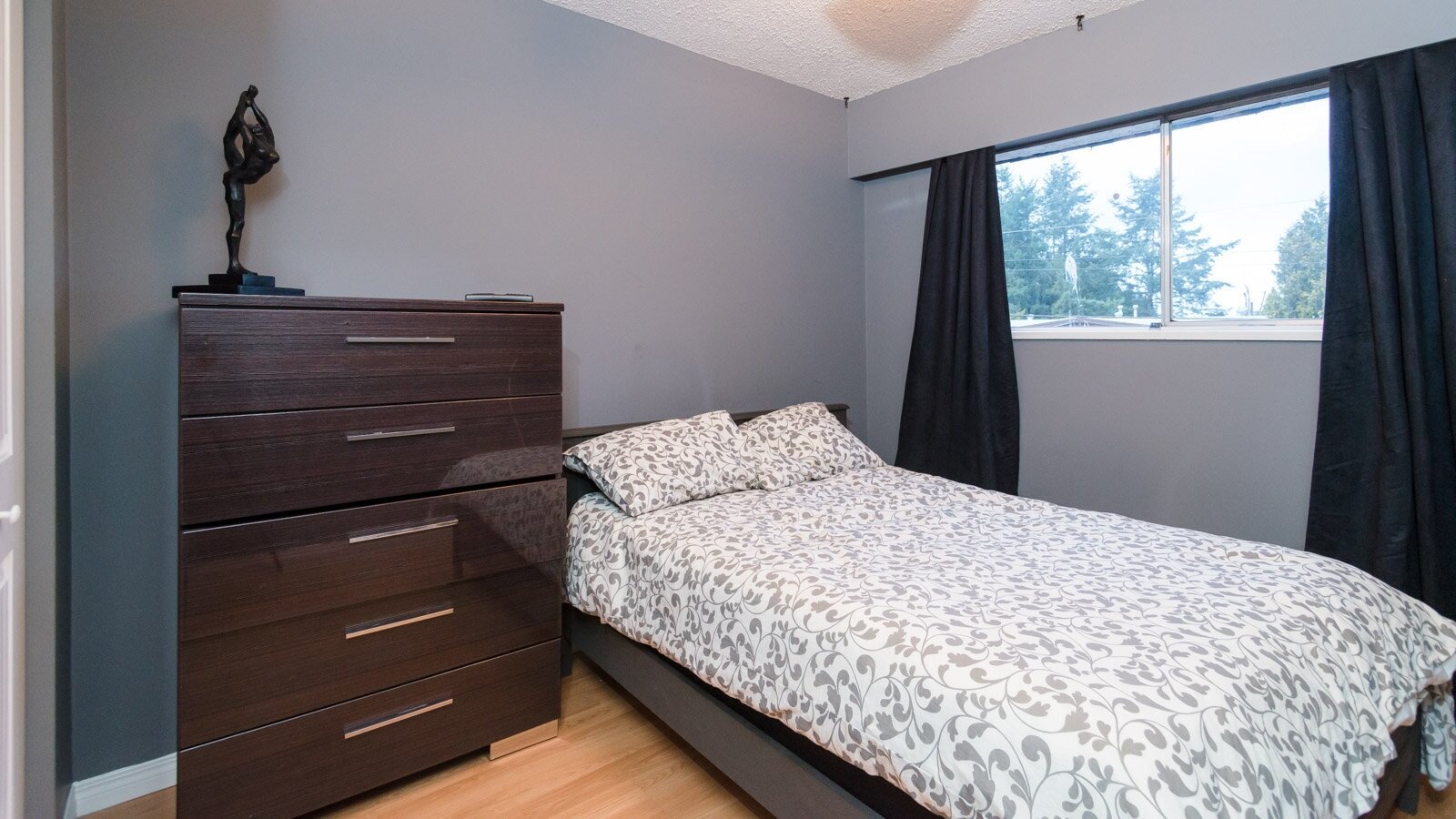 33330+Westbury+Ave%2C+Abbotsford+-+Bedroom+Upstairs.jpg