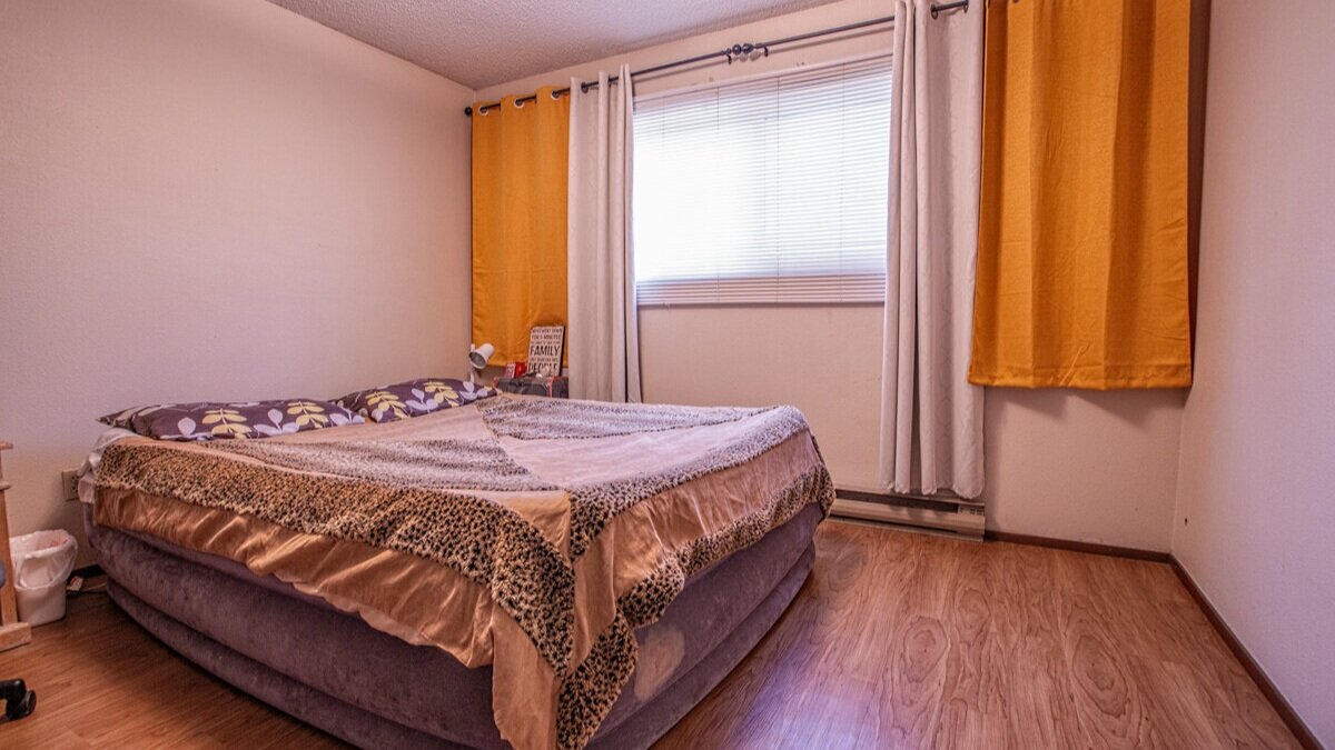 houston-apartment-building-2035-sullivan-way-bedroom3.jpg