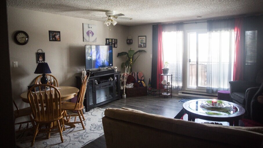 woodgrove-manor-1241-lark-ave-quesnel-living-room.jpg