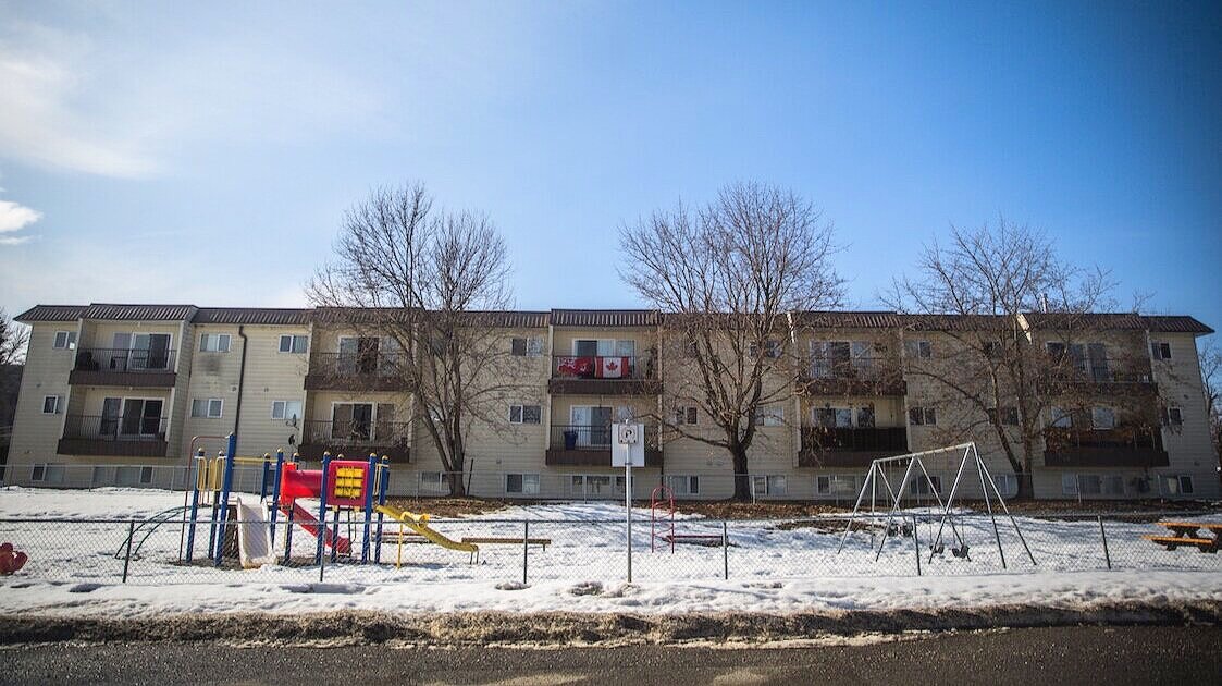 woodgrove-manor-1241-lark-ave-quesnel-exterior-front.jpg