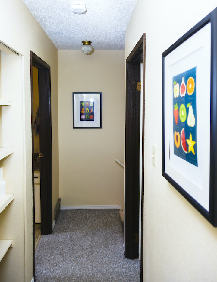 325-columbia-st-w-vanderhoof-unit-2-hallway.jpg