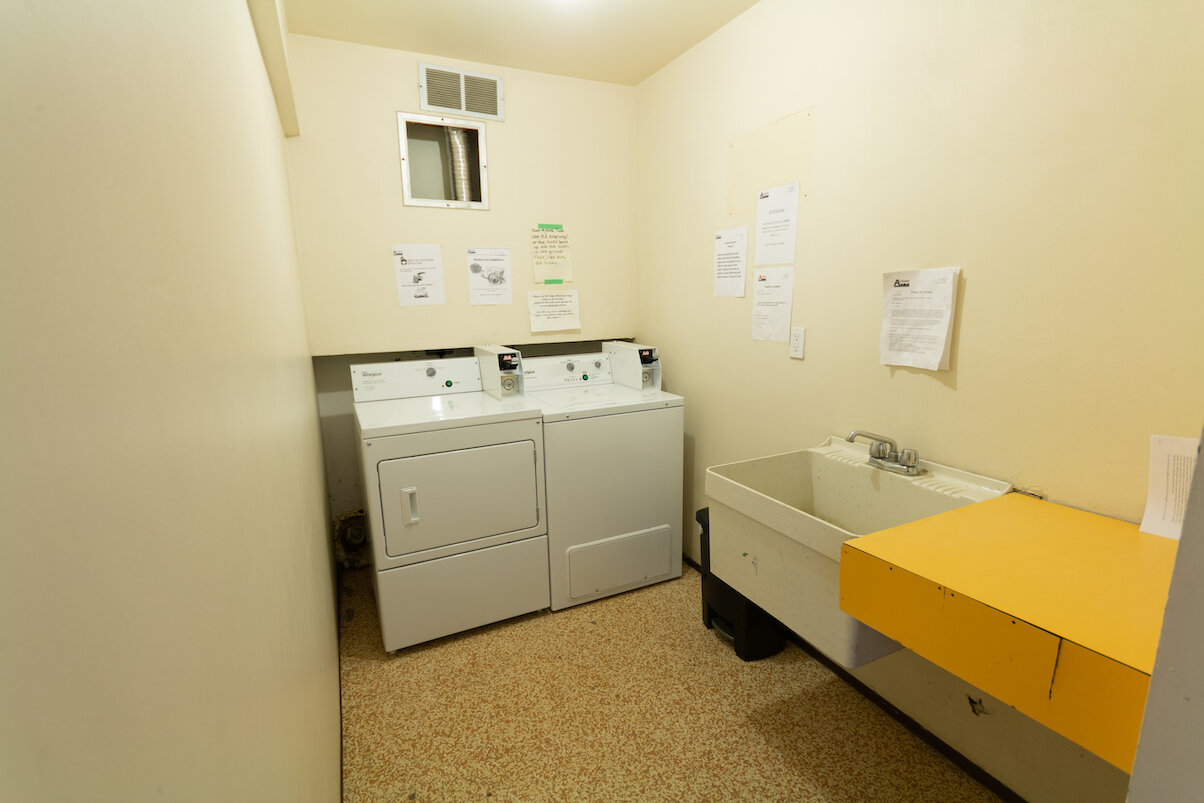 greenbriar-apartments-laundry-room.jpg