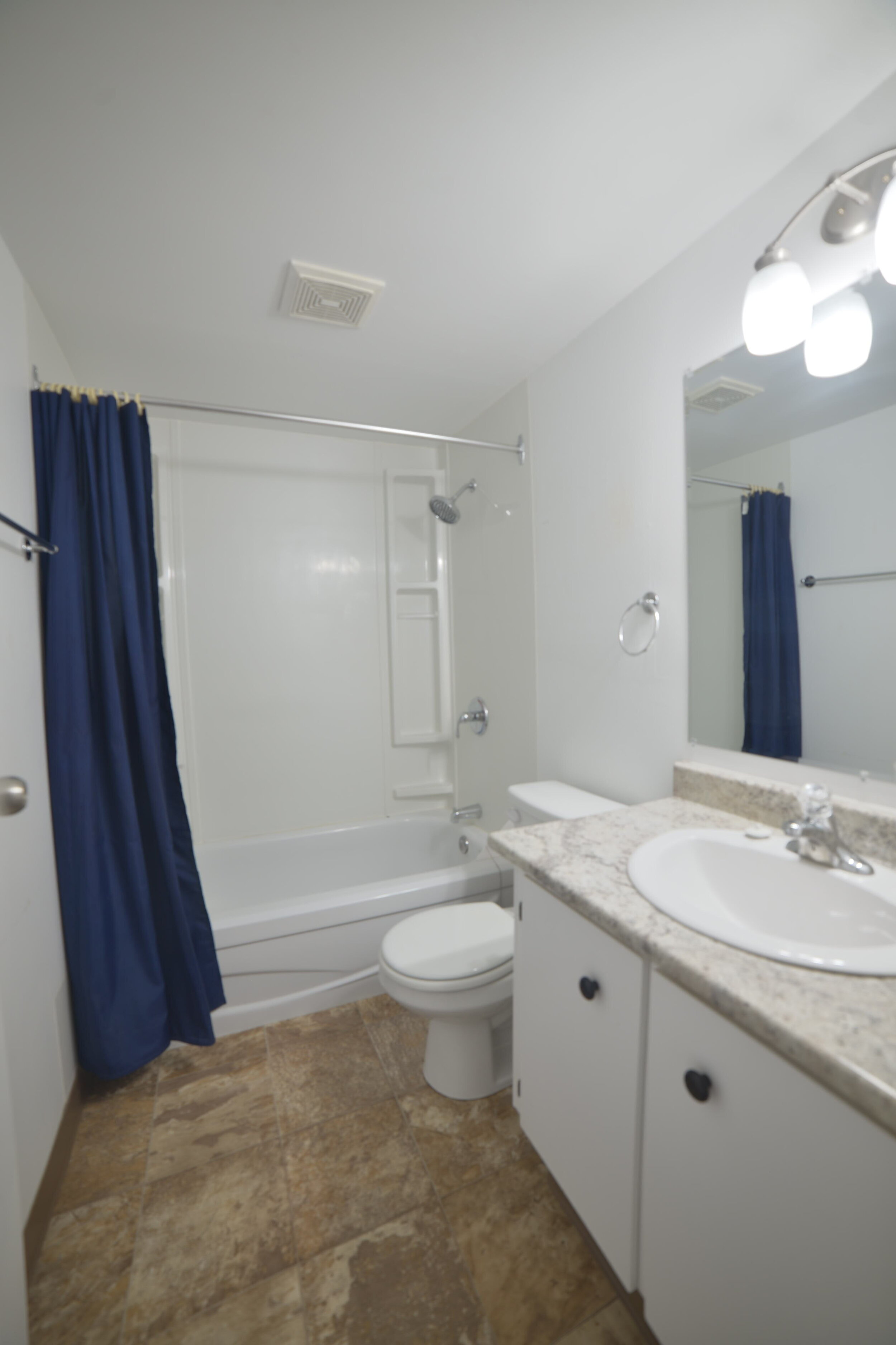 sunridge-apartments-10901-15-st-dawson-creek-bathroom-2.JPG