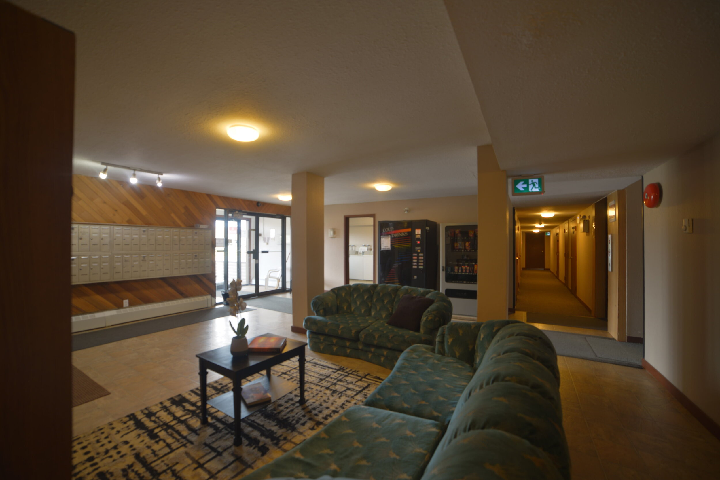 sunridge-apartments-10901-15-st-dawson-creek-lobby-and-hallway.JPG