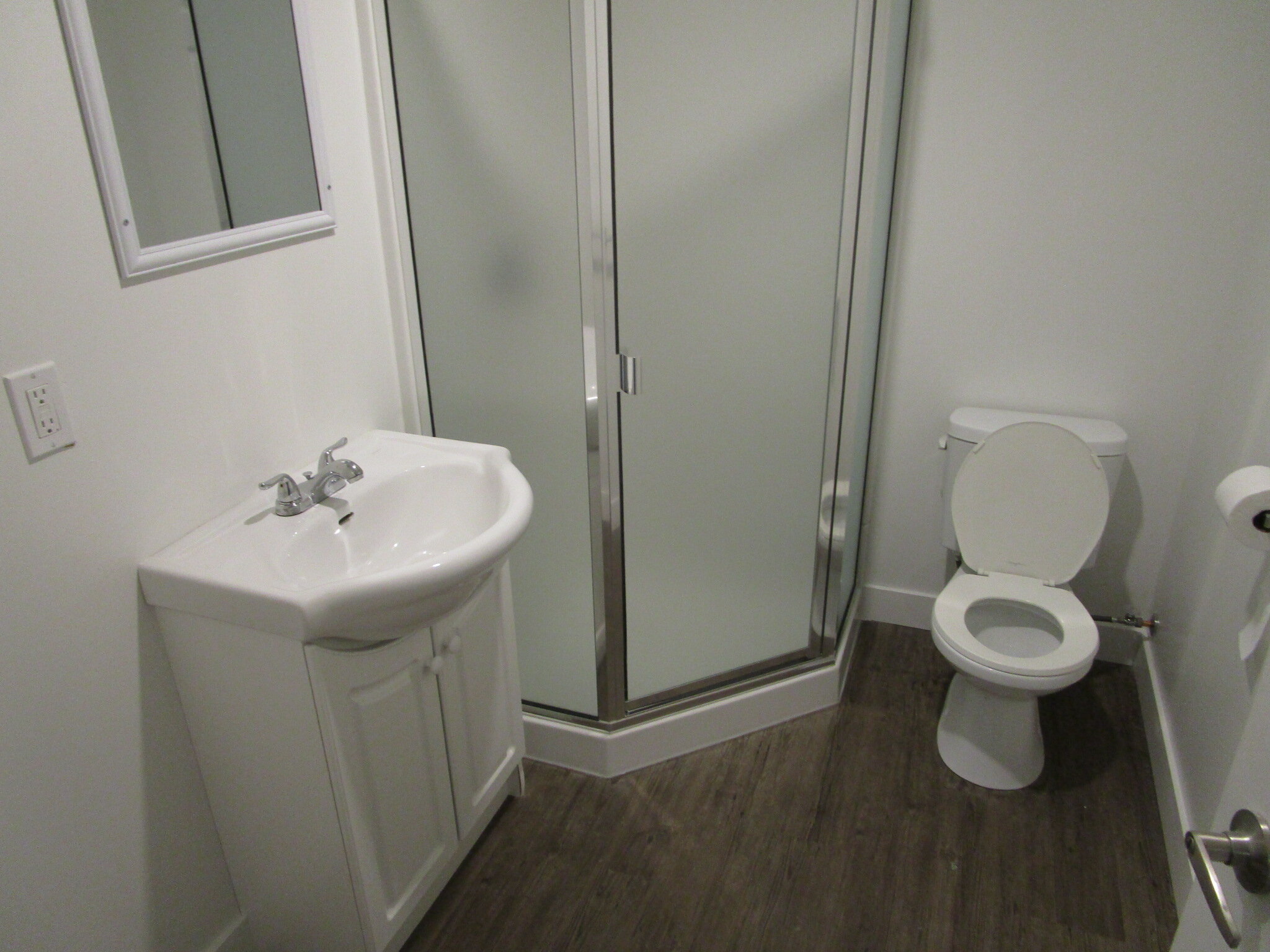 1205 3rd Ave, Prince George - Studio Bathroom.jpg