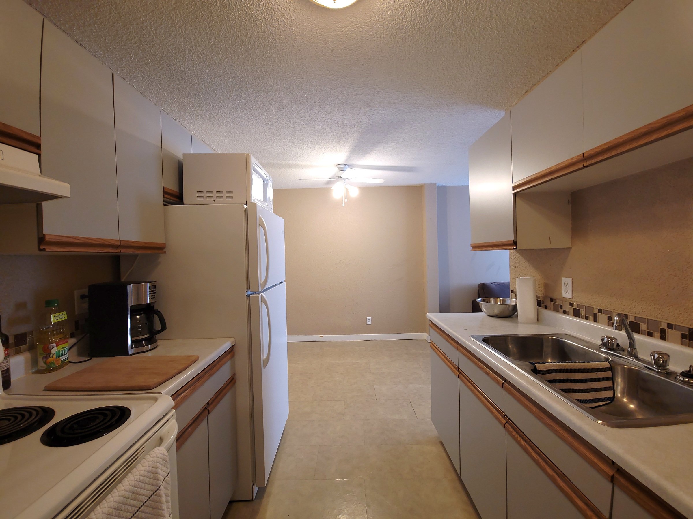 ambassador-apartments-10023-97-ave-fort-st-john-apartment-building-kitchen-2a.jpg