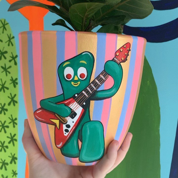 Today&rsquo;s pot is Gumby on Flying V G&rsquo;Tar! ⚡️🎸 

tbh .. I&rsquo;m not 💯 on this one ... I don&rsquo;t really like the background (&amp; may change if it continues to bother me😅)

(Perhaps Pokey or the Blockheads need an appearance next ti