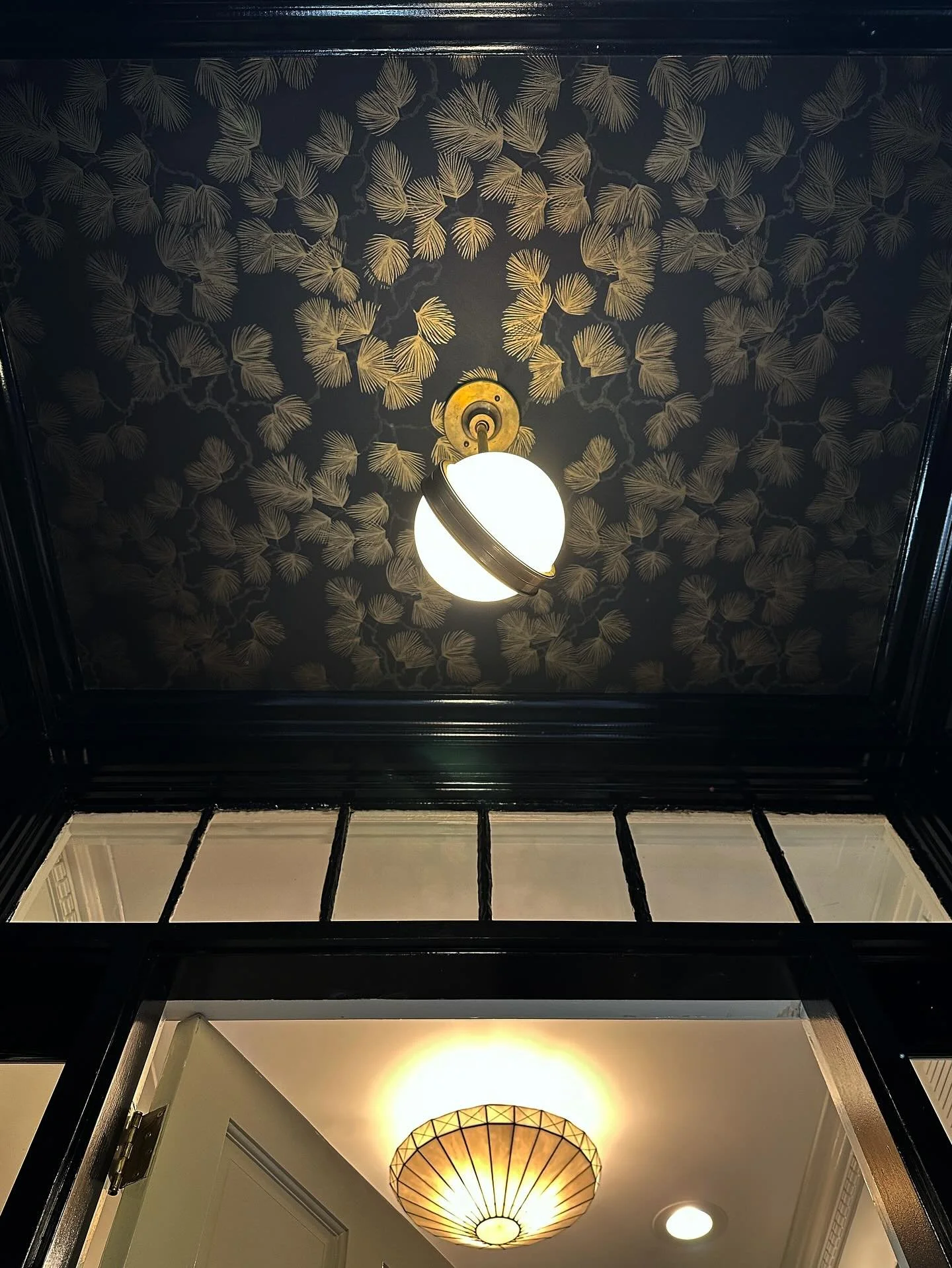 Who said mudrooms can&rsquo;t be fun? Added a metallic effect wallpaper to the ceiling of this entryway to give it a little something extra 💅🏾 ✨ This ceiling can be seen from the outside and adds some personality to this South End brownstone. 

Swi