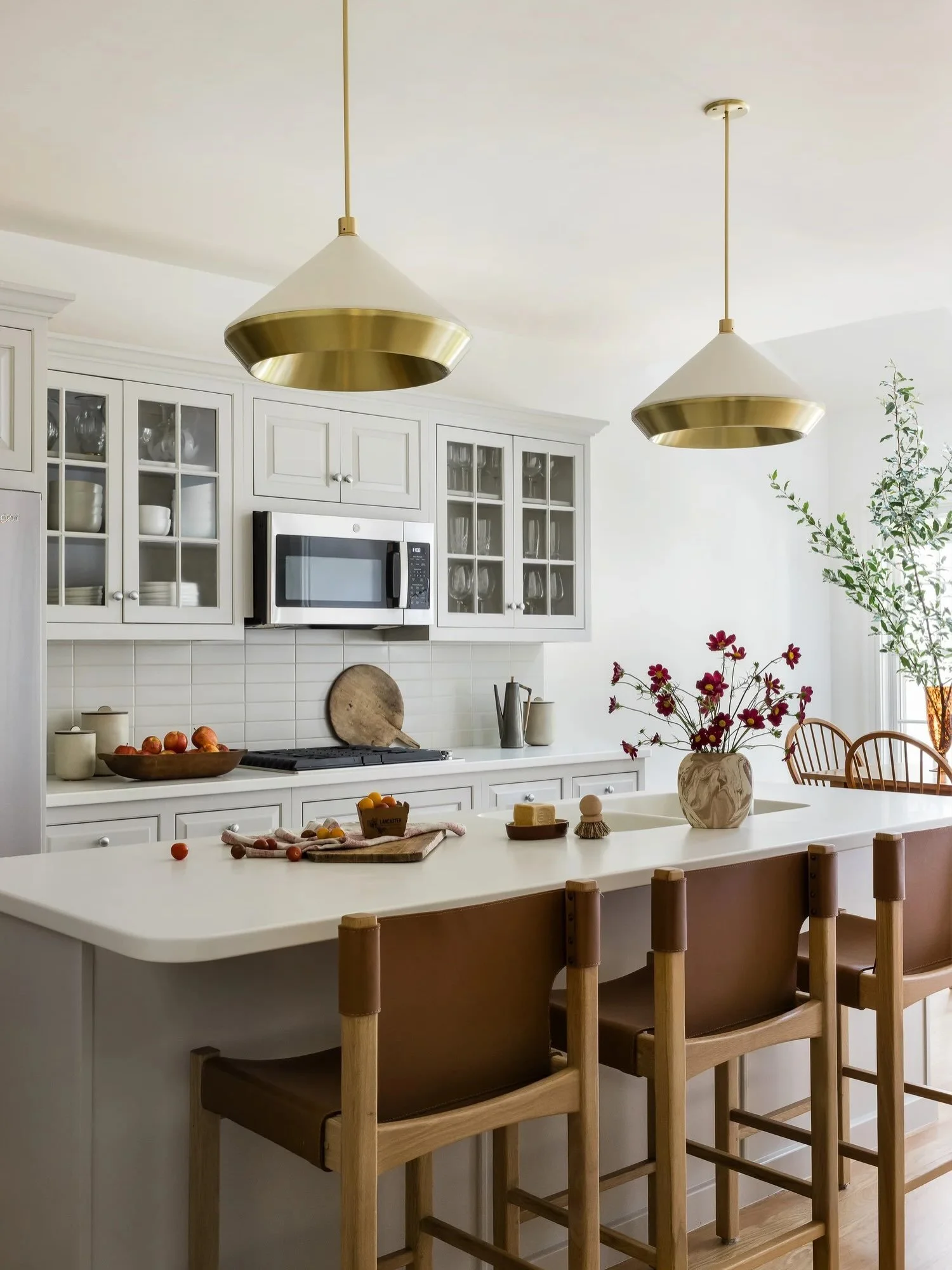 Who doesn&rsquo;t love a before and after?

My client moved into her childhood home and decided it was time a light-handed refresh. With a major renovation of the first floor planned for a few years down the road, we decided to give the kitchen an ev