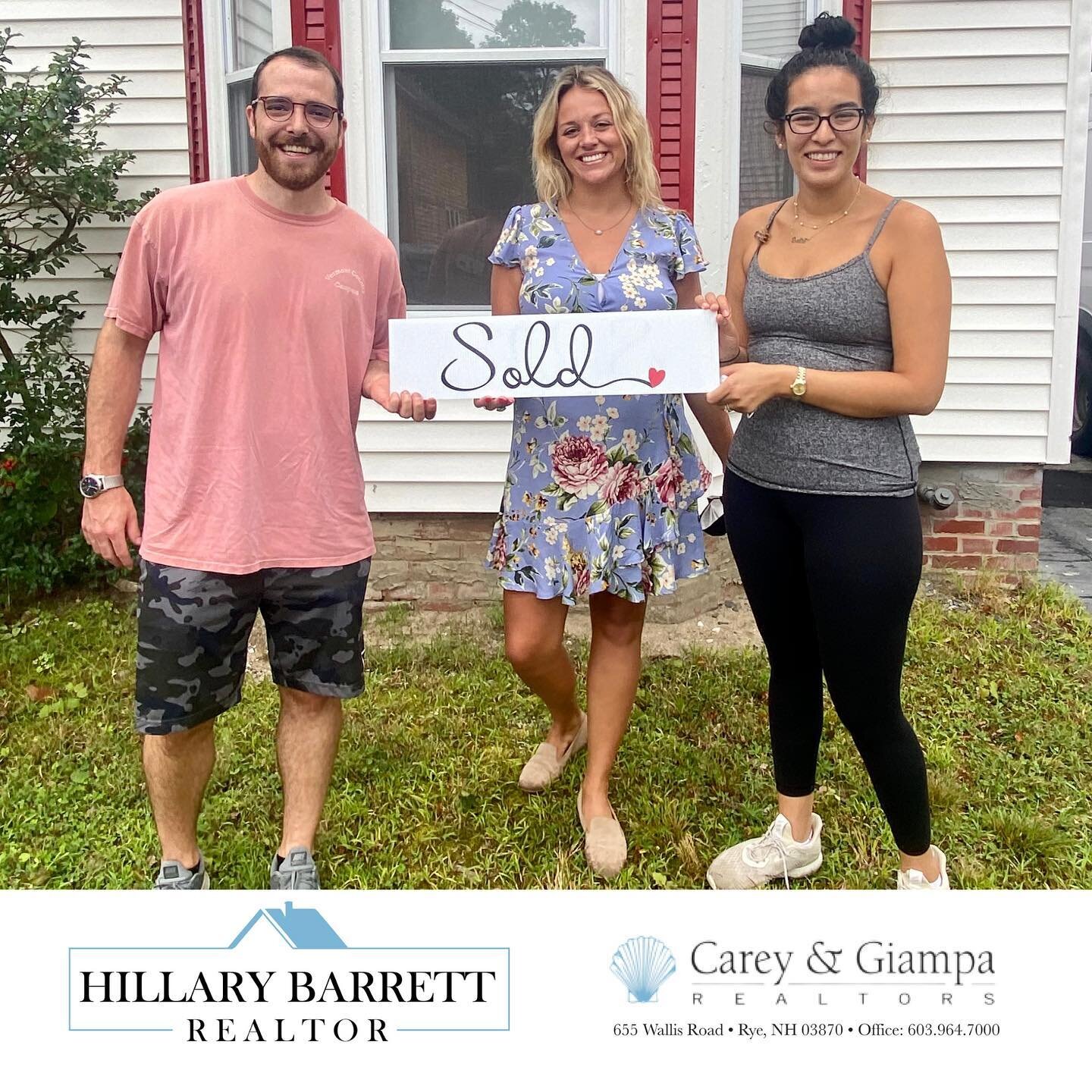 Happy days ahead for these homebuyers! It was an absolute pleasure teaming up with these two to find their first home. 

#firsttimehomebuyer #careyandgiamparealtors #newhampshirerealestate #exeternh #homebuying #buyersagent #realtor #nhrealestateagen