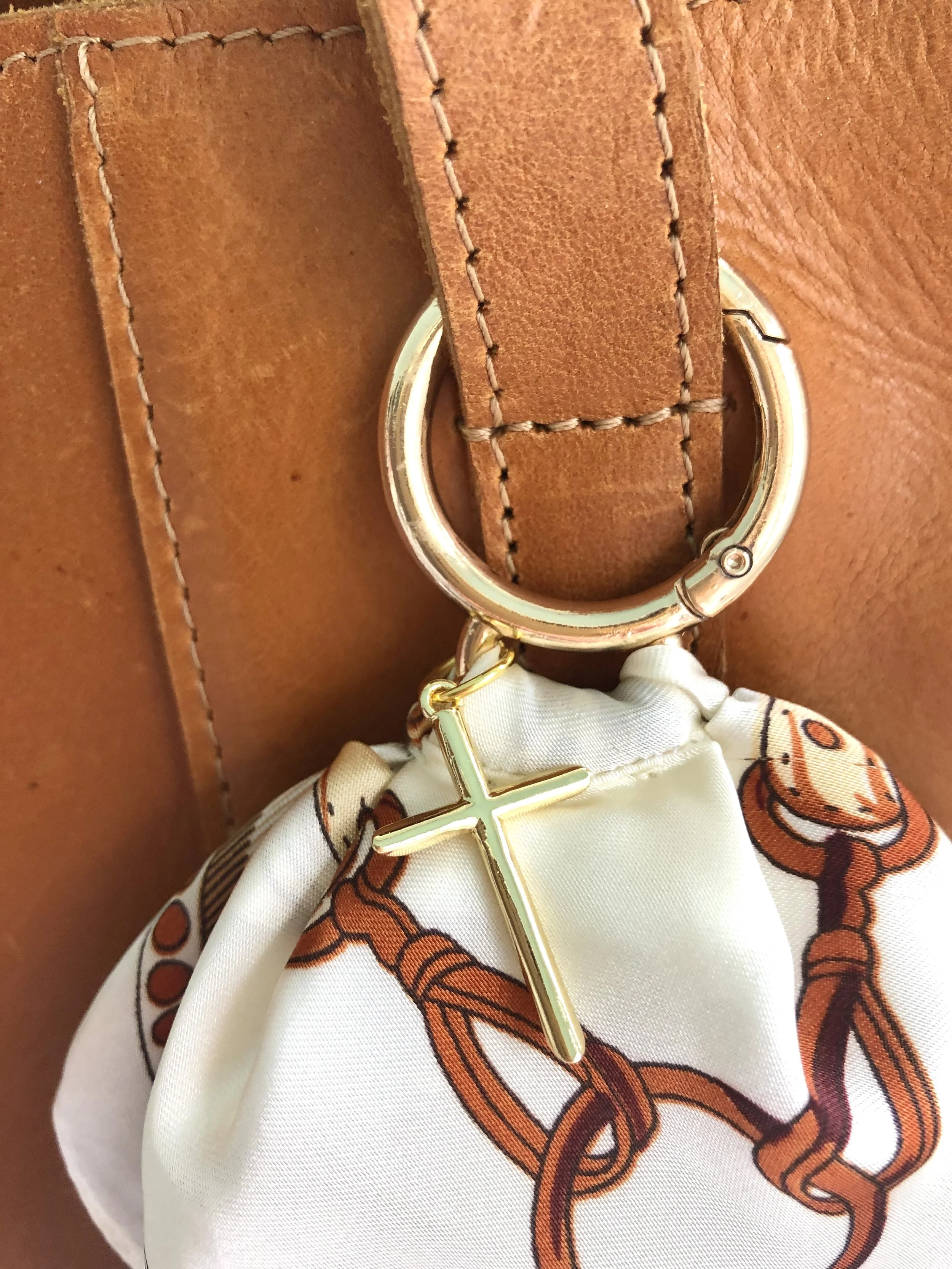 Ivory_Plaid_SimpleCross_OnBag_PH2.jpeg