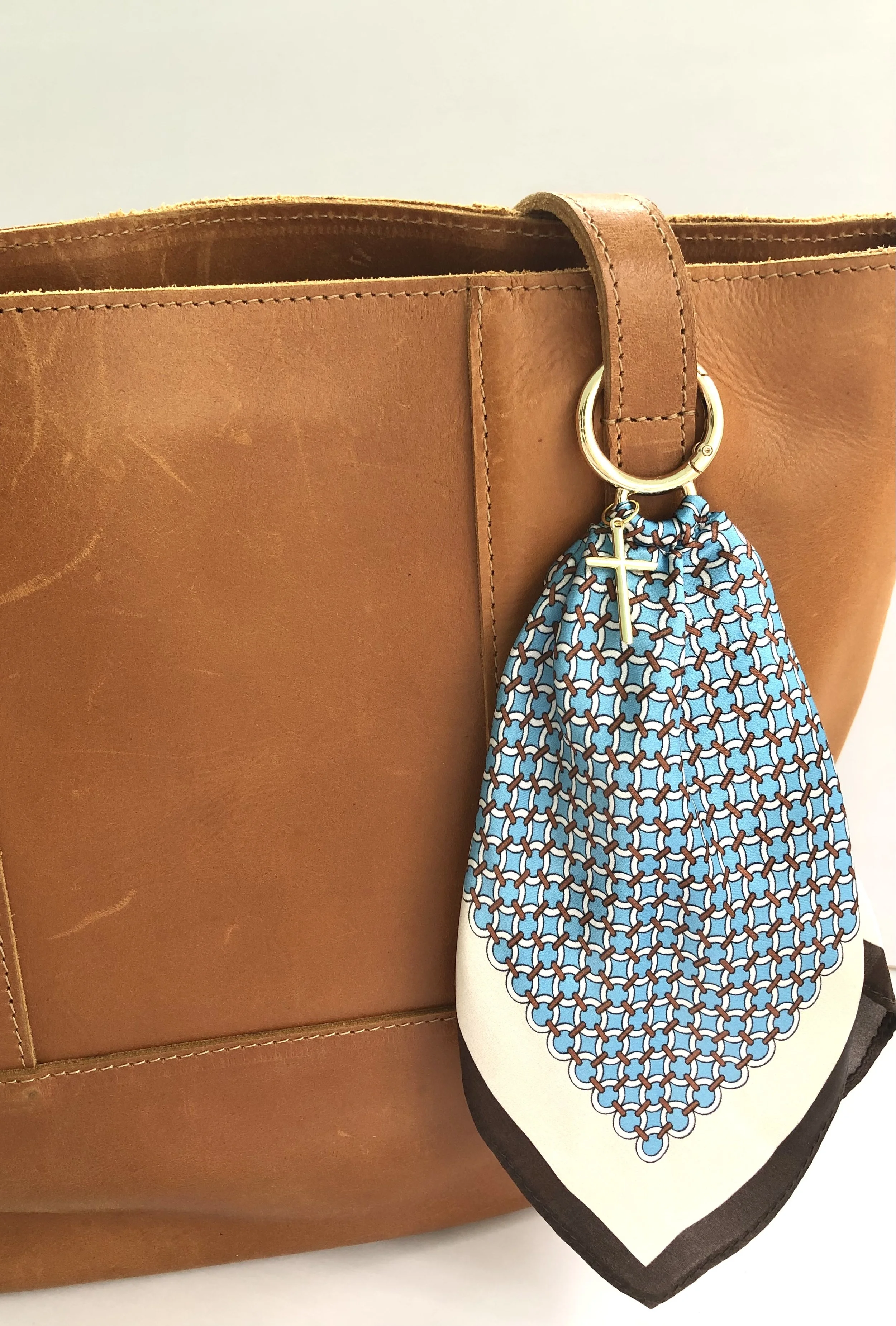 Blue_Circles_SimpleCross_OnBag_PH1.jpeg