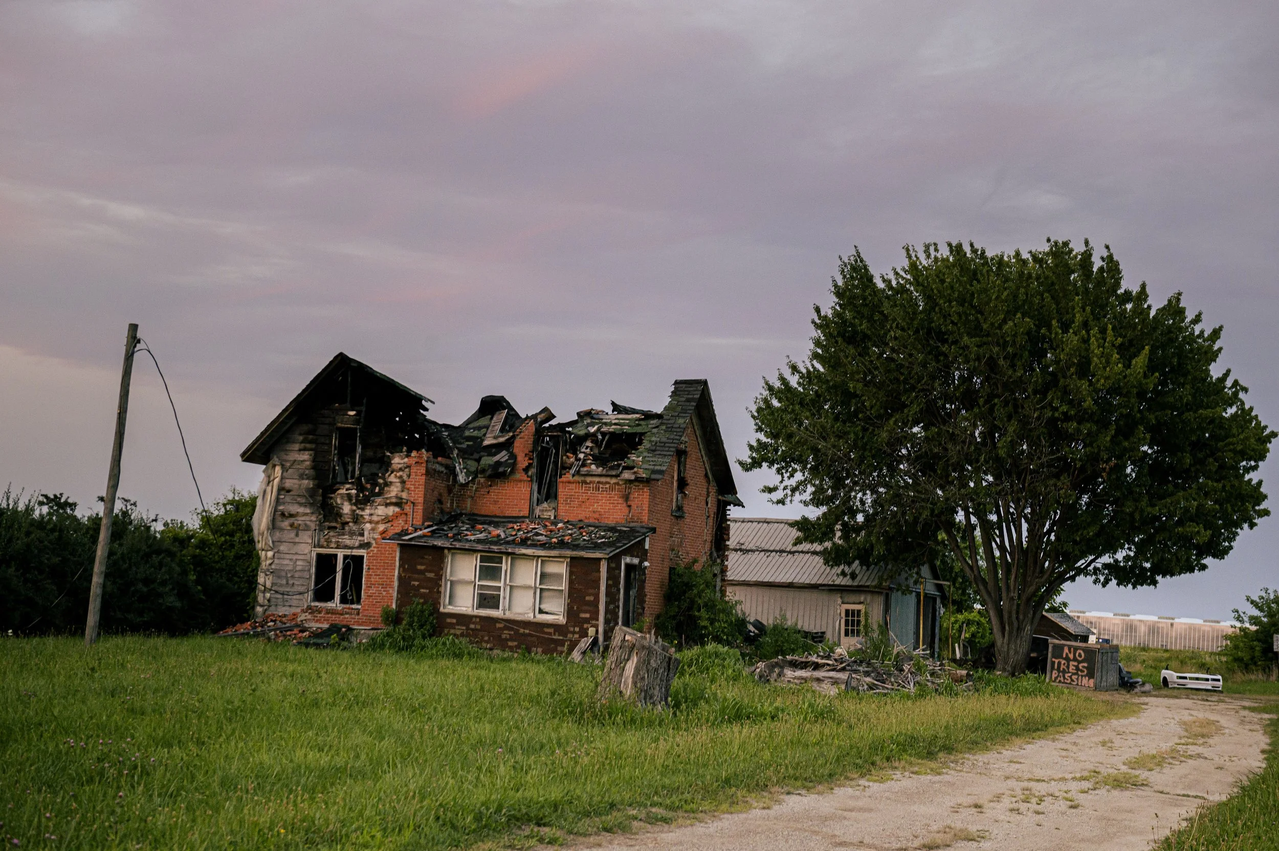  A farm house damaged by fire is photographed in Leamington., Ont., on Friday, July 30, 2021. Old farm houses have frequently been used as housing for migrant workers. 