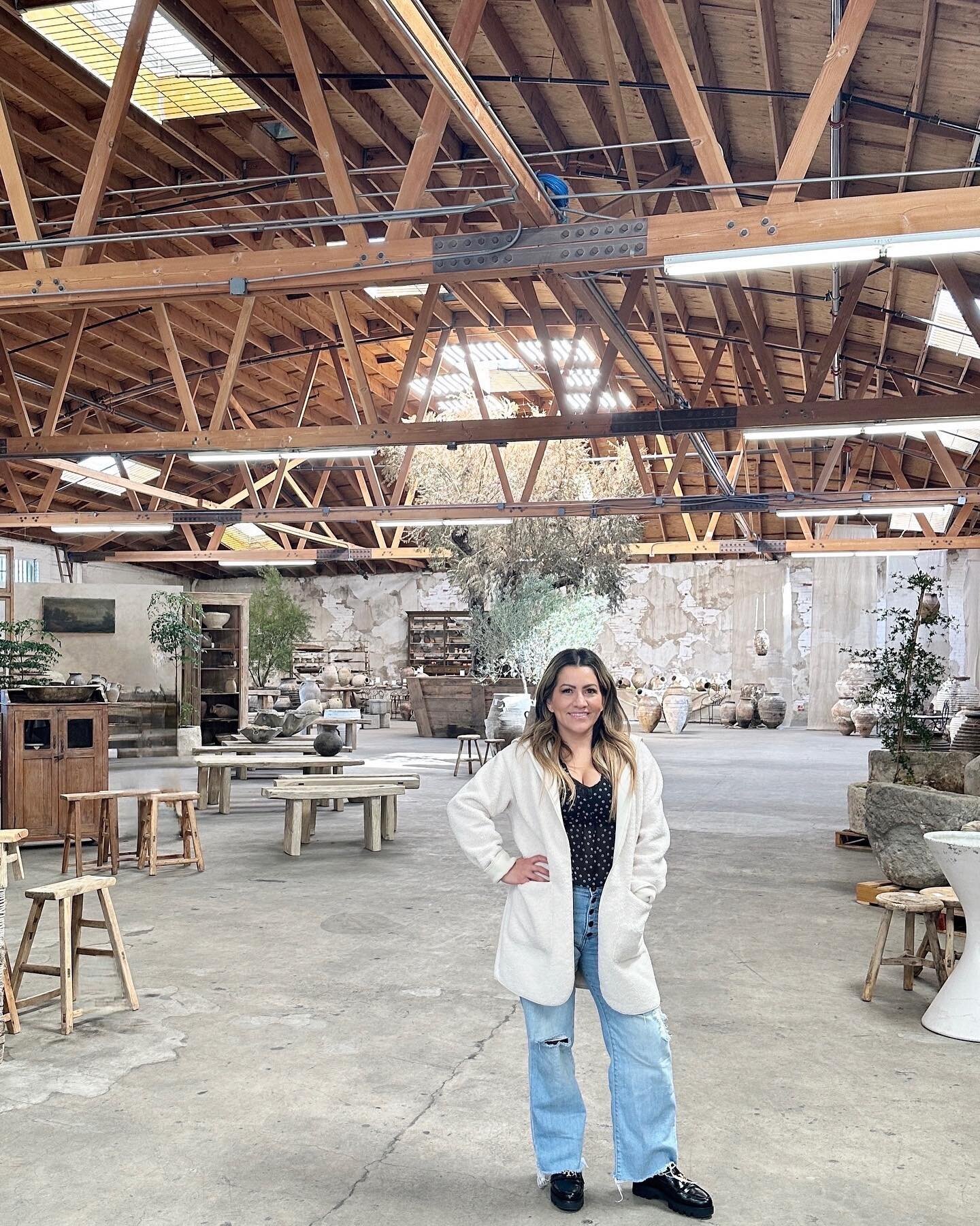 We took a field trip to @oliveateliers in downtown LA to see the dreamy space in person. Who cares if the 10 fwy is burnt down and we had to make a huge detour to get there! Lots of vintage and antiquated goods to peruse, but curated to a point that 