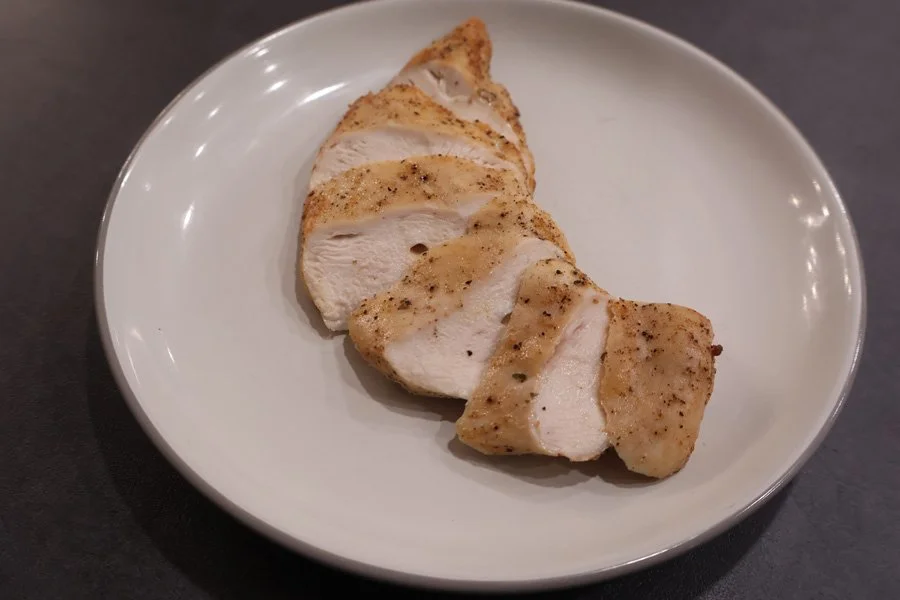 picture of sliced air fried chicken breast