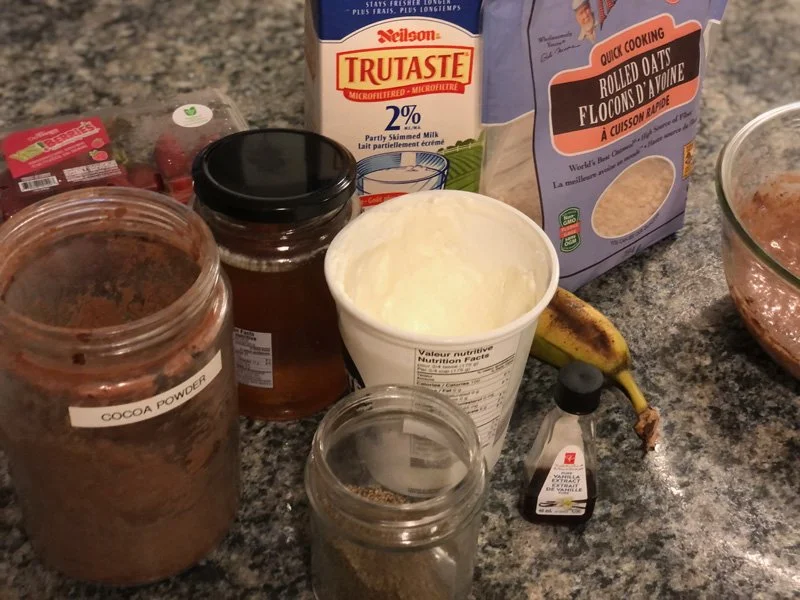 ingredients for chocolate banana strawberry overnight oats