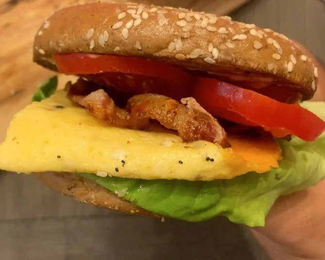 Perfect Breakfast BELT Bagel Sandwich Bagel Sandwich with Egg, Cheese and Bacon! — Cooking