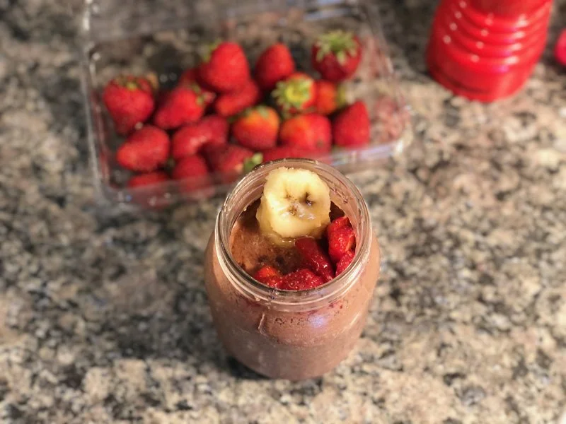 picture of chocolate banana strawberry overnight oats