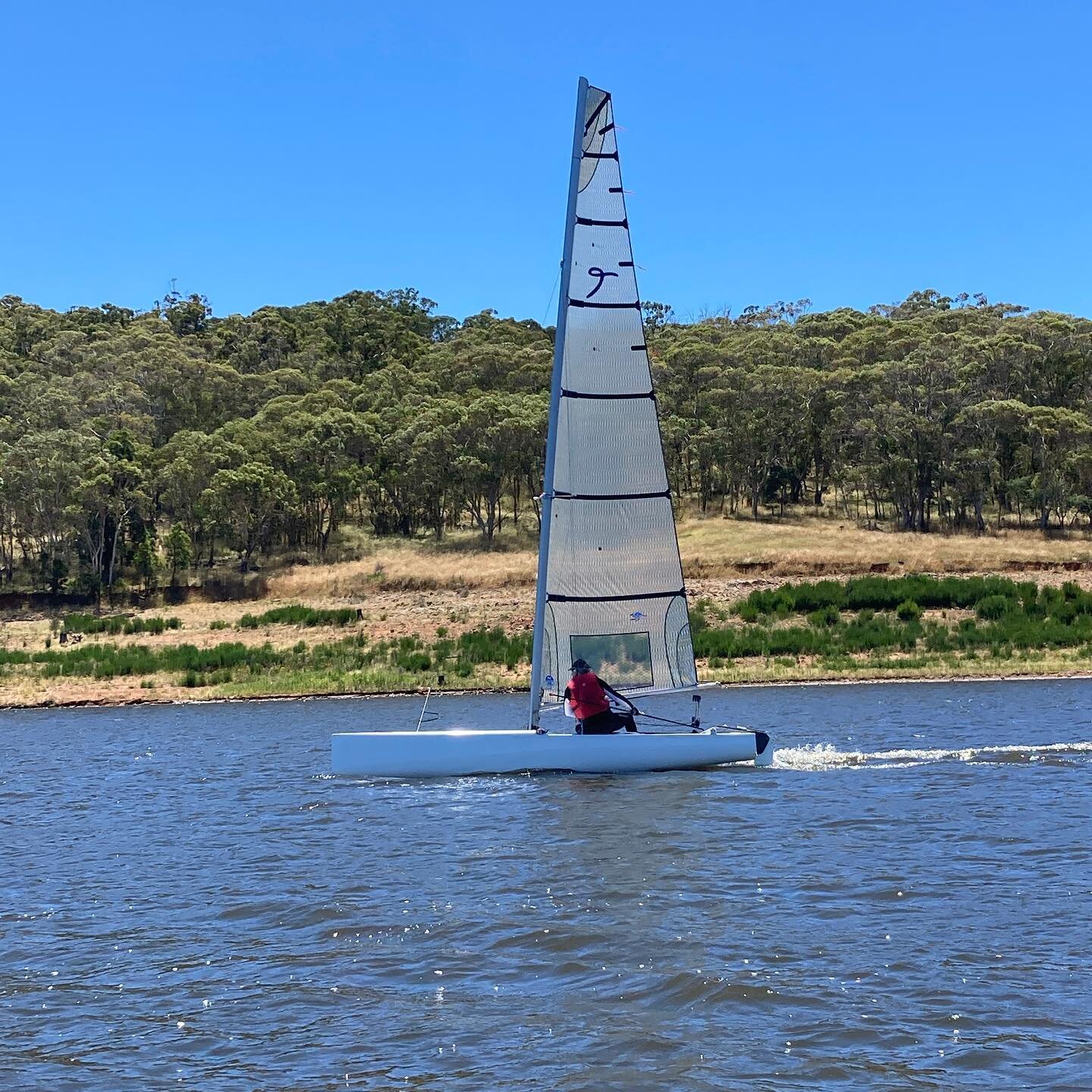 Assessment of Taipan 4.9m &ldquo;Youth&rdquo; Mainsail by Carl Schultz, Wallerawang Sailing Club (near Lithgow)
Background
I am 66 years old, 1.68m tall (when I grow up I&rsquo;m going to get longer legs), 94kg and have been sailing Taipan 4.9&rsquo;