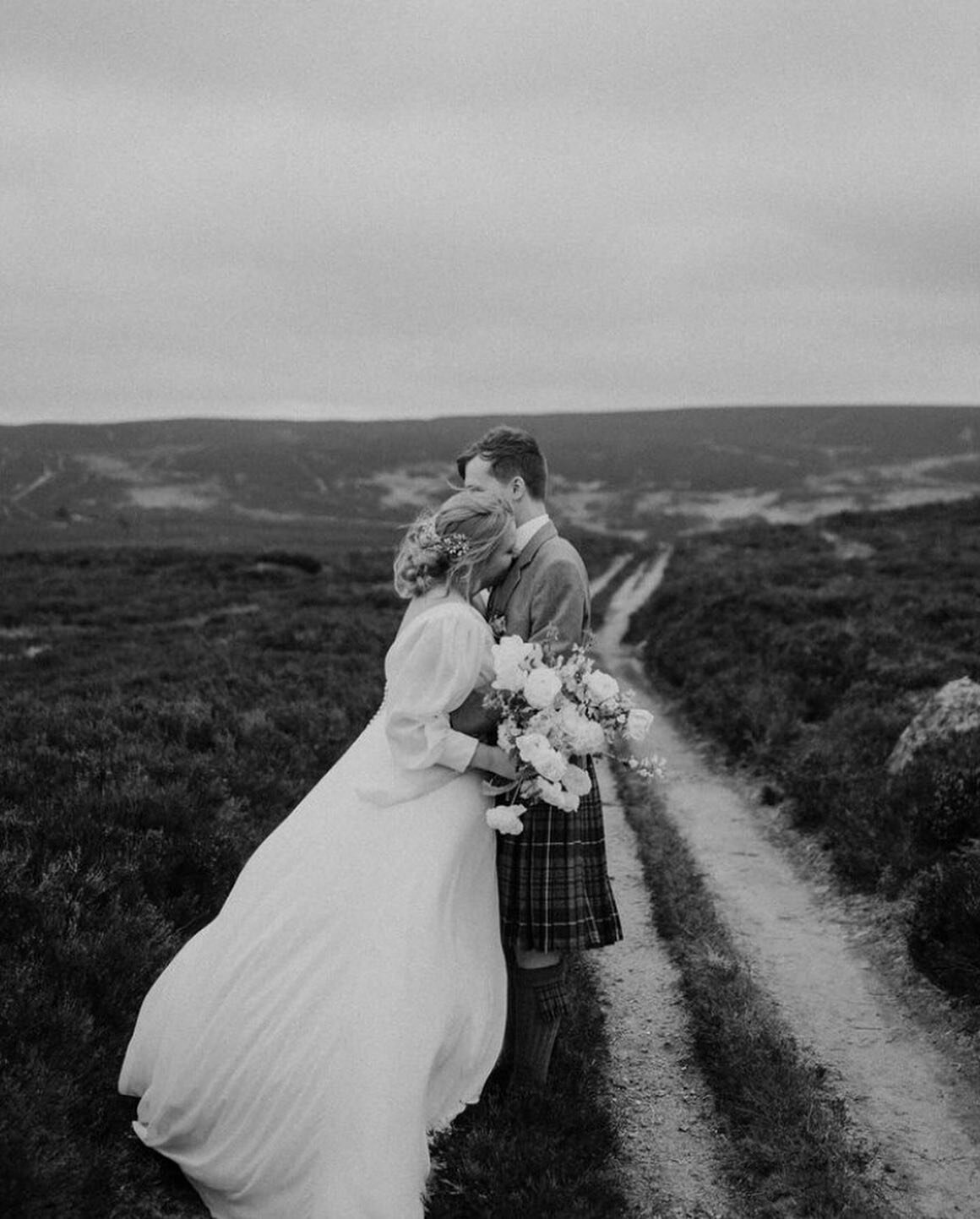 Beth &amp; Scott

What a beautiful couple 😍

Beth wore #style_44264 and wasn&rsquo;t it just perfection? 

Huge smiles in every photo ❤️Congratulations to you both!

Jan x

@bethmcewen19 

Beautiful photos from @christiejohnstonphotography 

#sincer