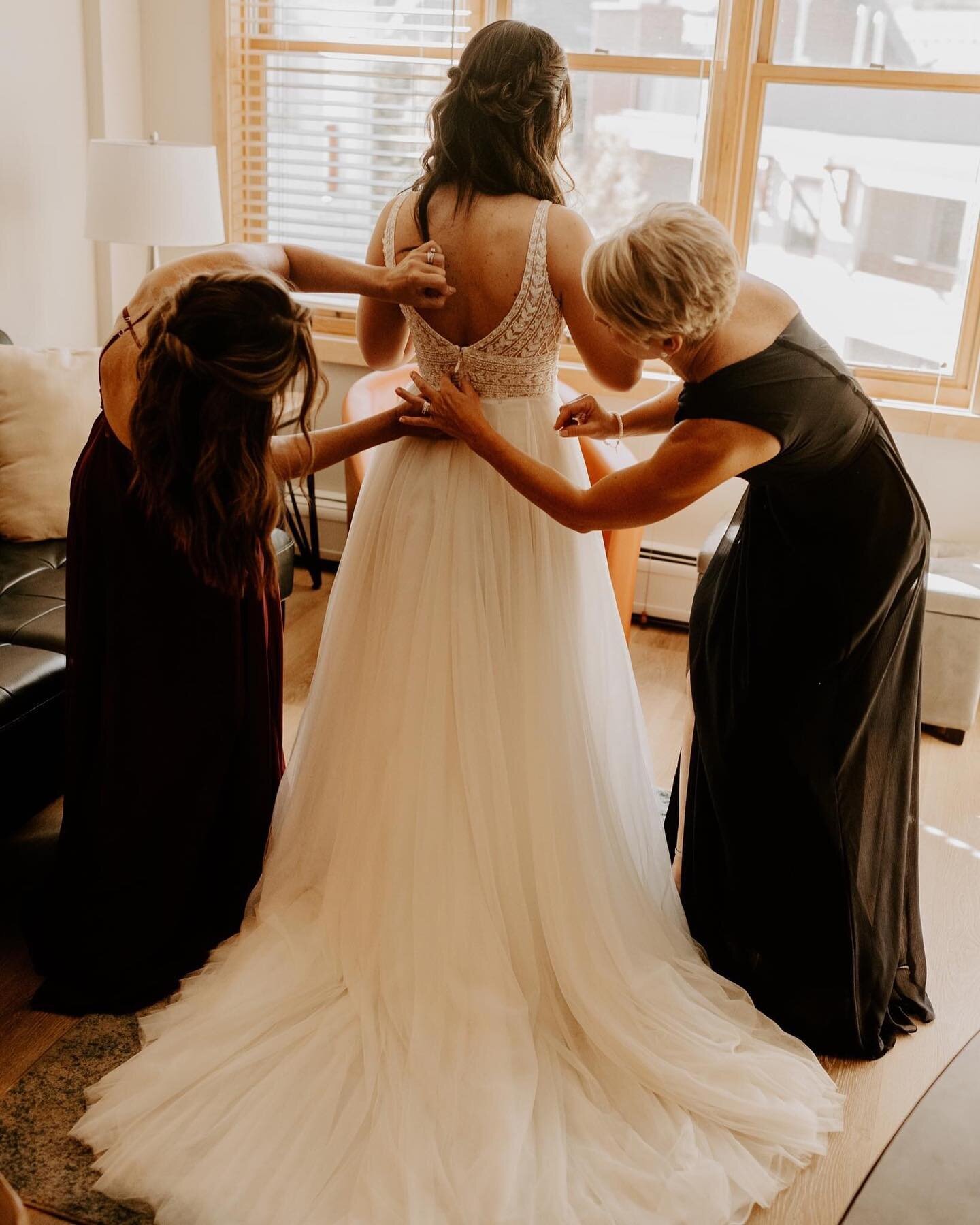 The final touches&hellip; 
Who&rsquo;ll be helping you get ready on your special day? 

#style_44120 #sinceritybridal 

#wedding #weddingday #weddingprep #weddingpreparation #gettingready #finaltouch #finaltouches #bride #bridetobe #bridal