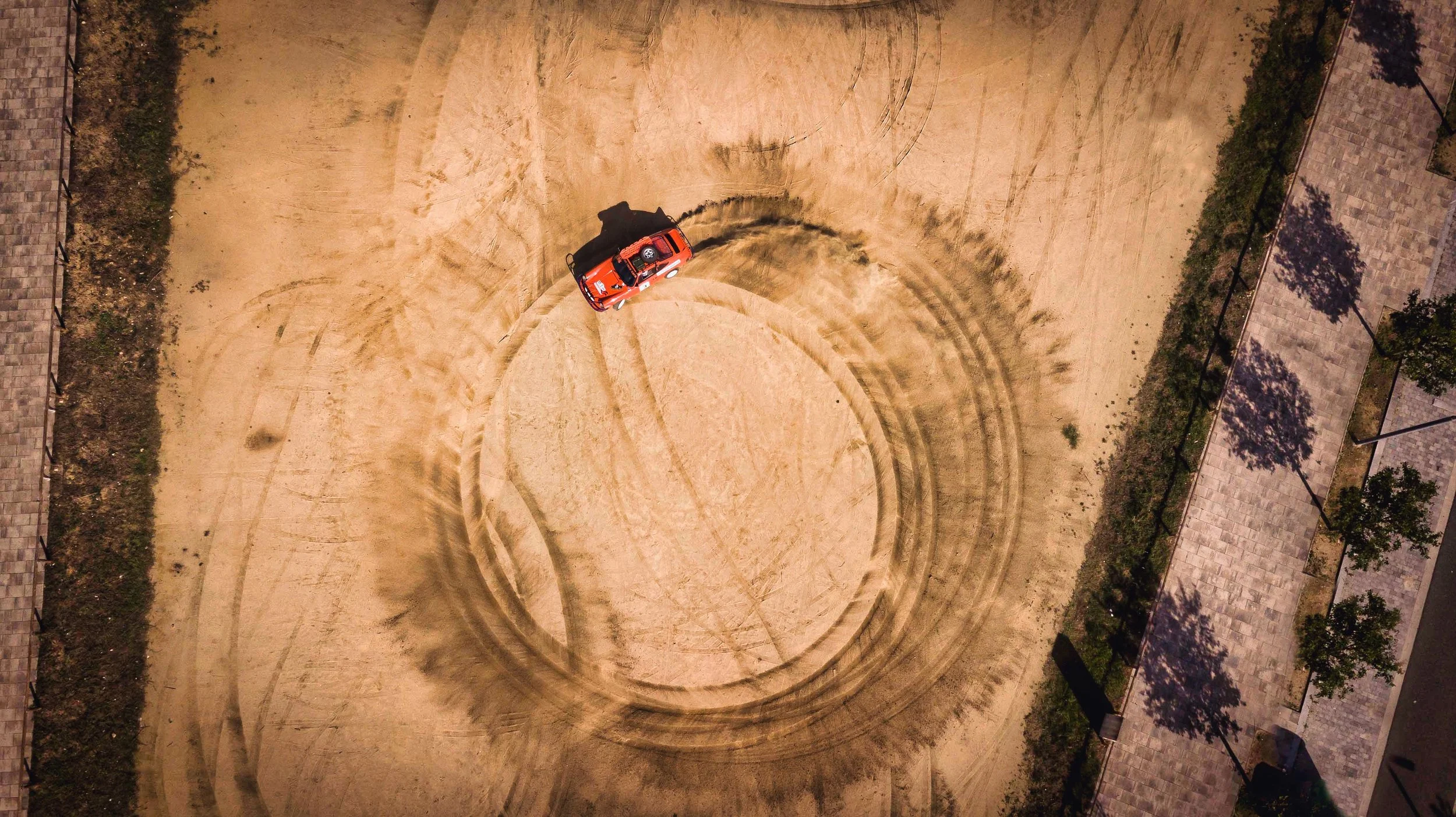 PORSCHE DAKAR AERIAL
