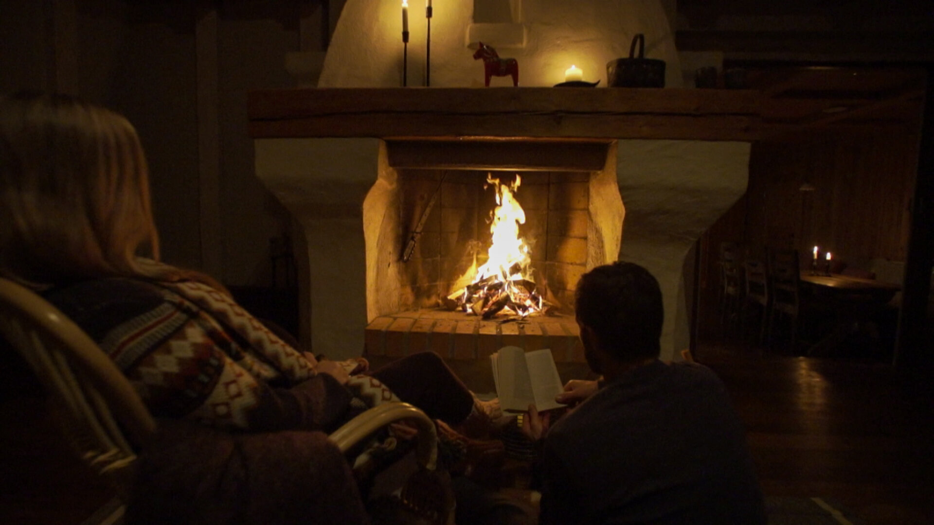 Fireplace Fryksås chalet @Visit Dalarna_Julius Aspman.jpg