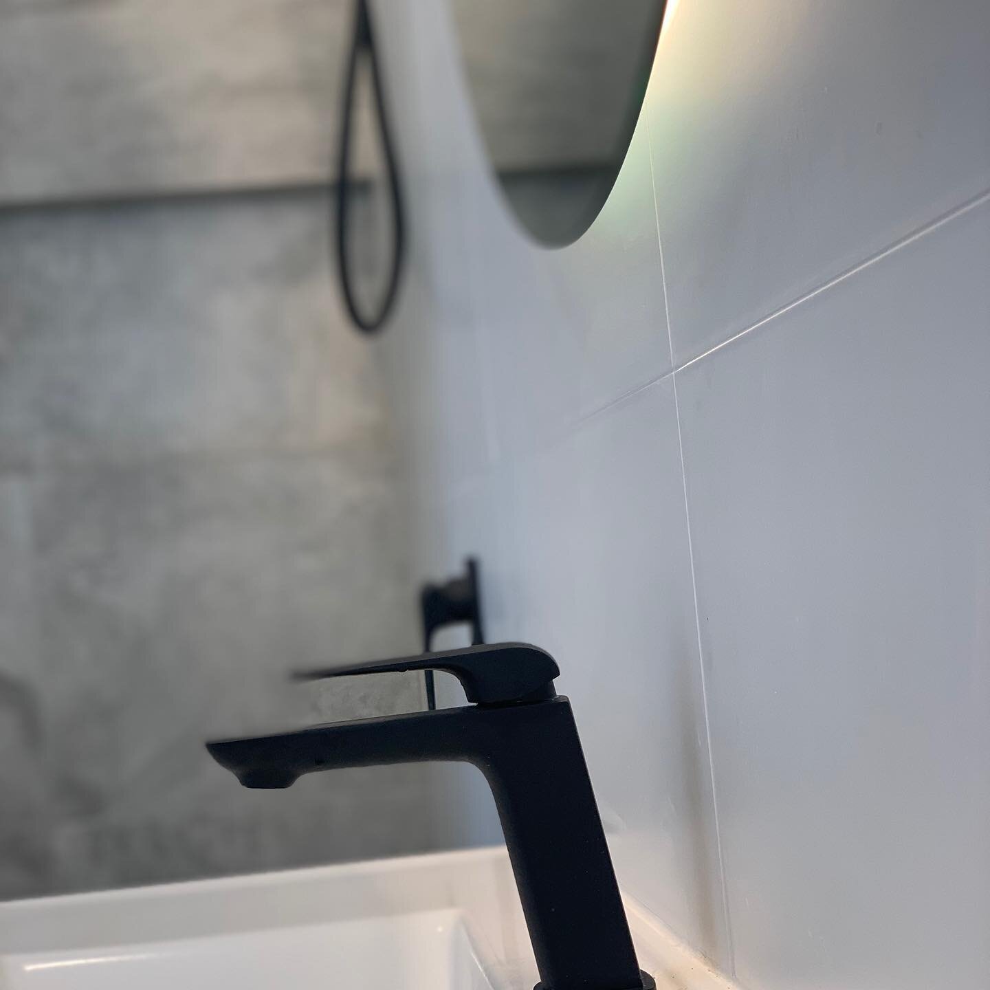 Love the way the mirror light works with this tap. #nothingstootrickyforadcchippy #reecebathrooms #tilecloud