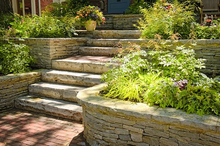 Retaining wall and landscape plantings in Brandon SD