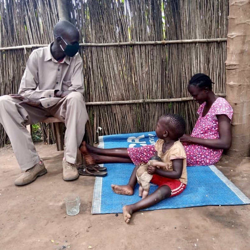 this woman recently lost a relative to violence in South Sudan&rsquo;s political conflict. a community leader from @hopeforsouthsudan pays her a visit. ⁣
⁣
our team of community leaders in refugee camps in northern Uganda actively foster relationship