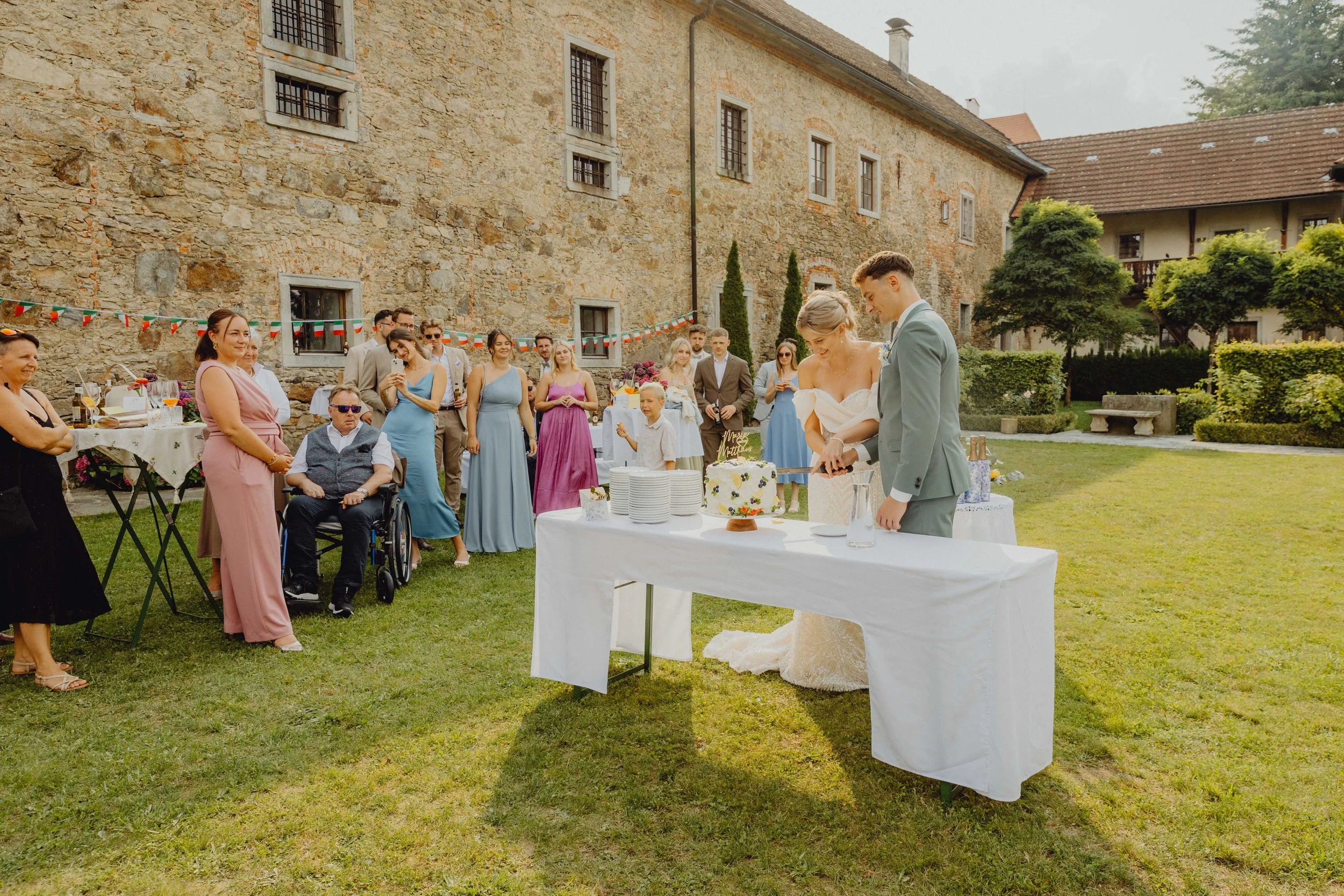 Schloss Altenhof Hochzeit Wedding Location Italy Wedding Cake Hochzeitstorte Champagner Tower Style