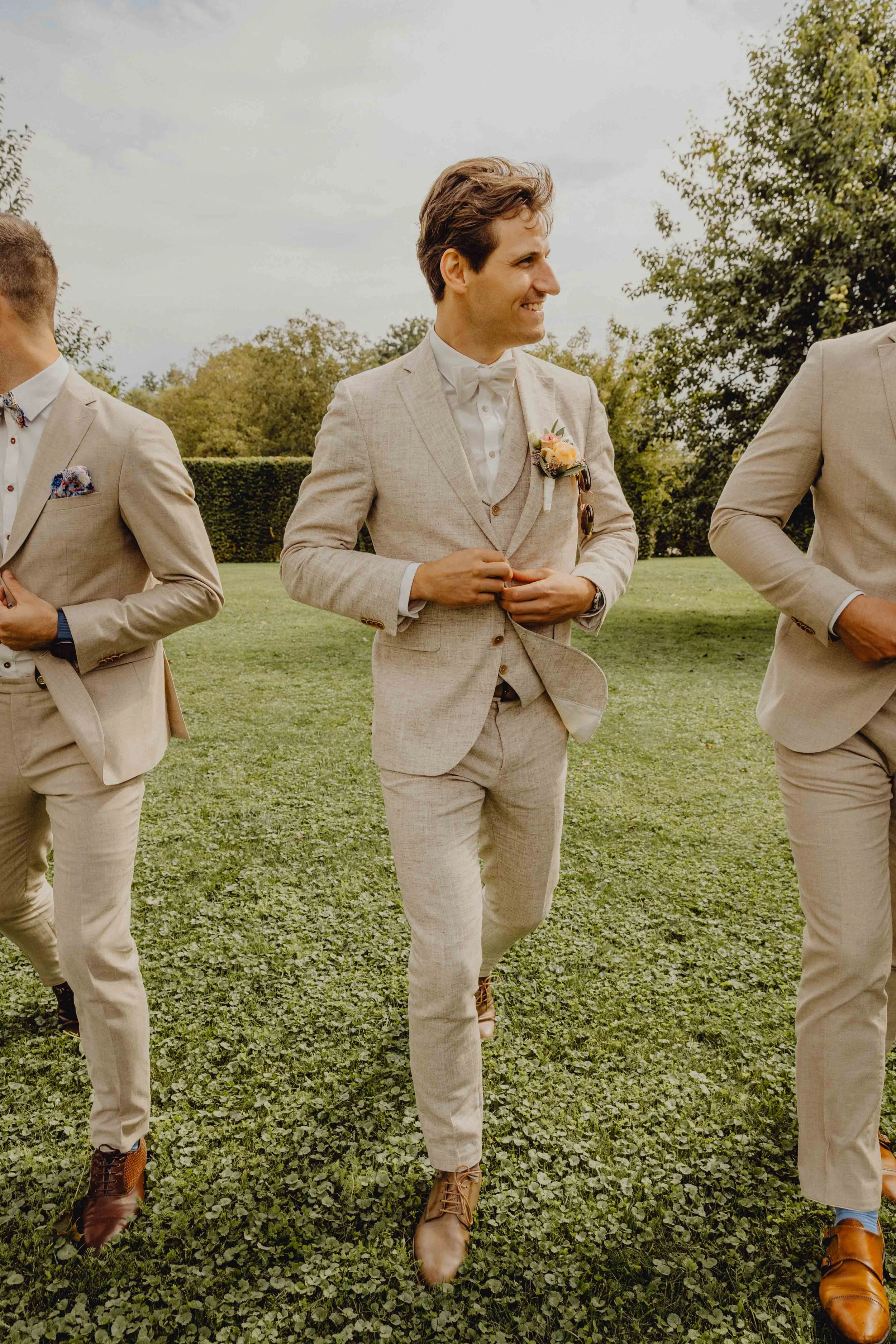 Hochzeit Brautpaarshooting Oberösterreich Oberbauern Gut Linz Leonding Braut Bräutigam Groomsmen