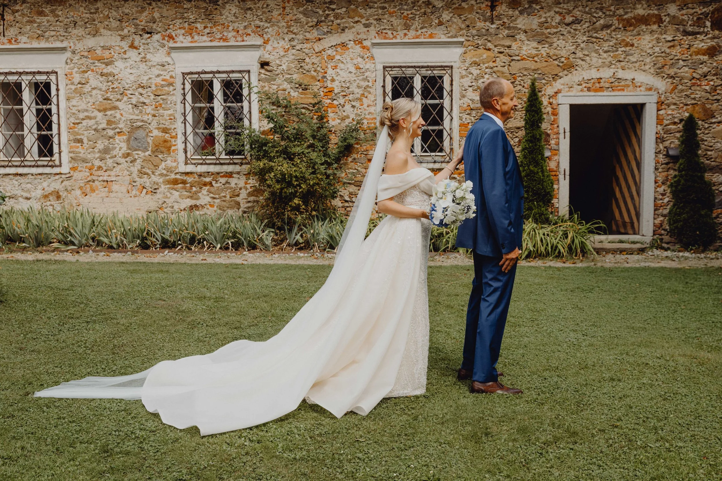 Hochzeit Schloss Altenhof Braut Bräutigam Brautvater First Look Italy Wedding