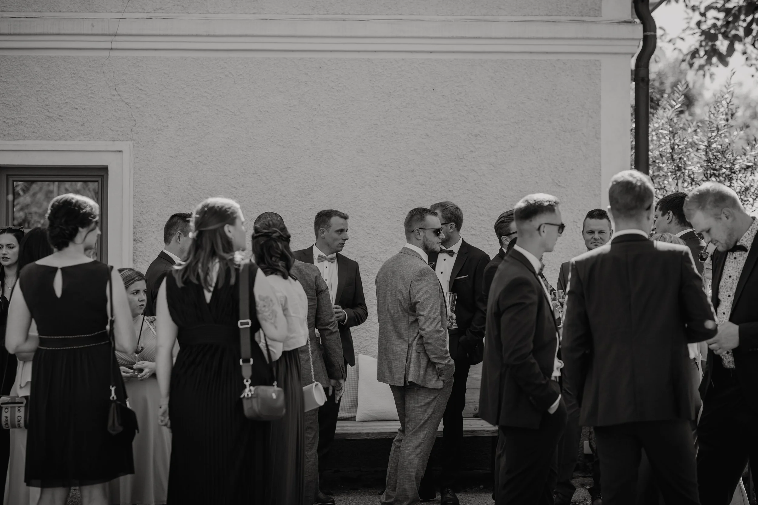 Karlingberger Gut Hochzeit Oberösterreich Brautpaar Liebe Braut Bräutigam Location Floristik Get together