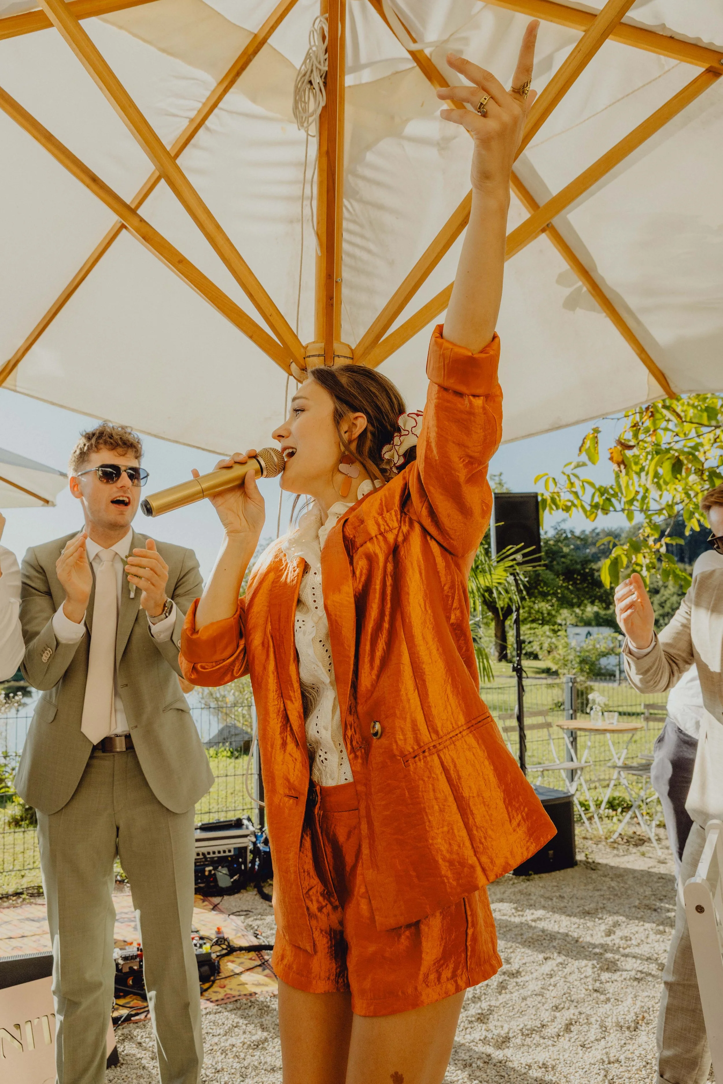 Karlingberger Gut Hochzeit Oberösterreich Brautpaar Liebe Braut Bräutigam Location Floristik Champagner Tower Agape