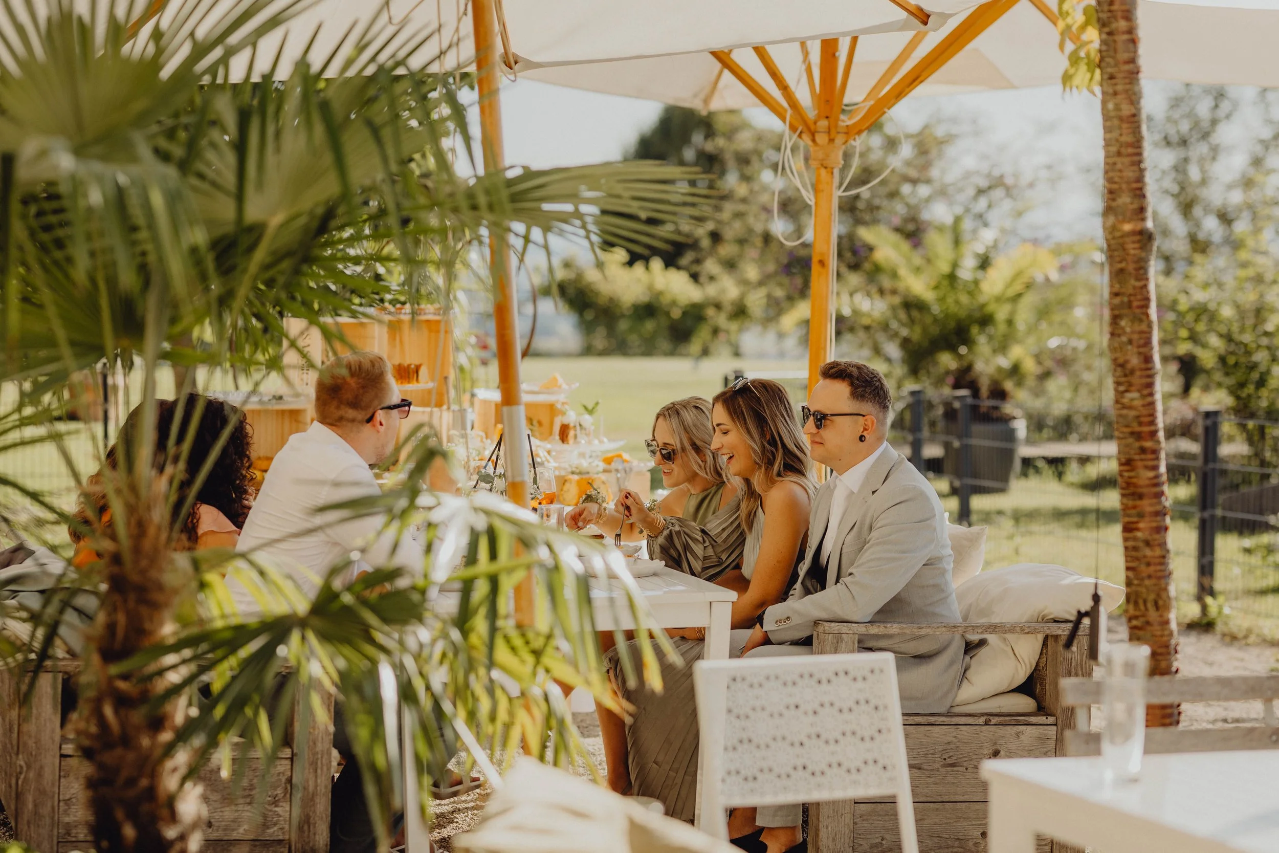 Karlingberger Gut Hochzeit Oberösterreich Brautpaar Liebe Braut Bräutigam Location Floristik Champagner Tower Agape
