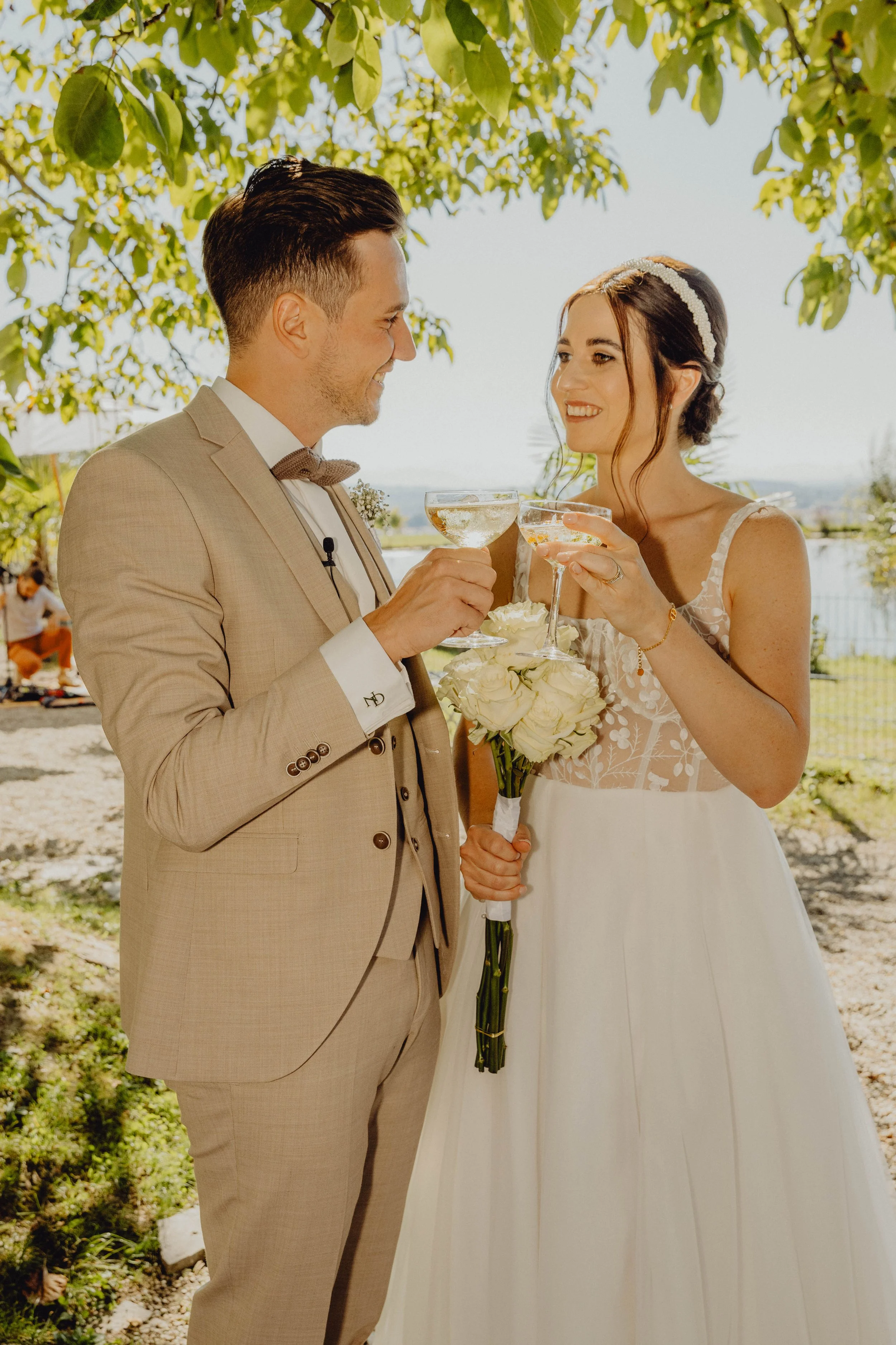 Karlingberger Gut Hochzeit Oberösterreich Brautpaar Liebe Braut Bräutigam Location Floristik Champagner Tower